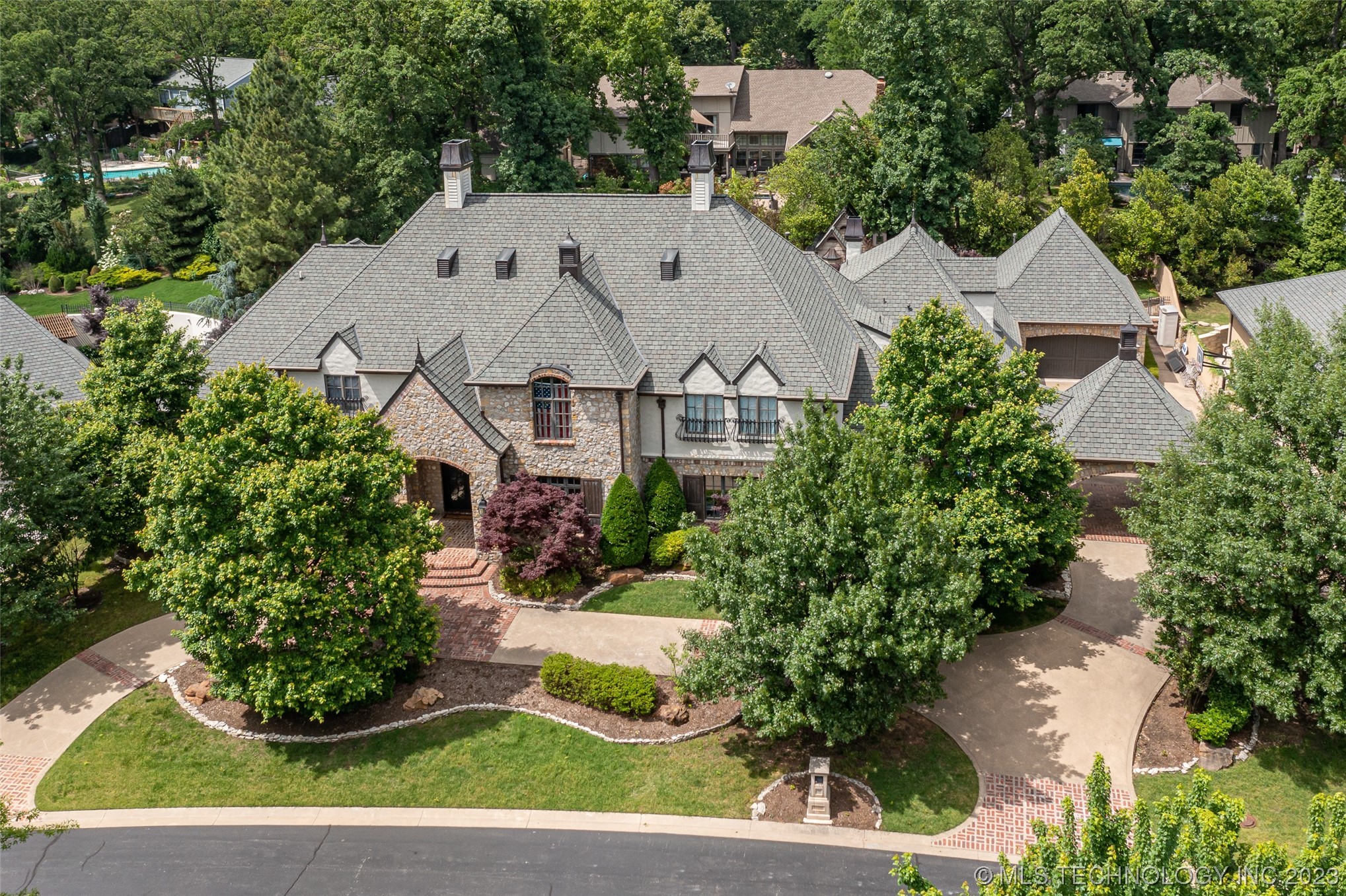 6709 E 109th Street S