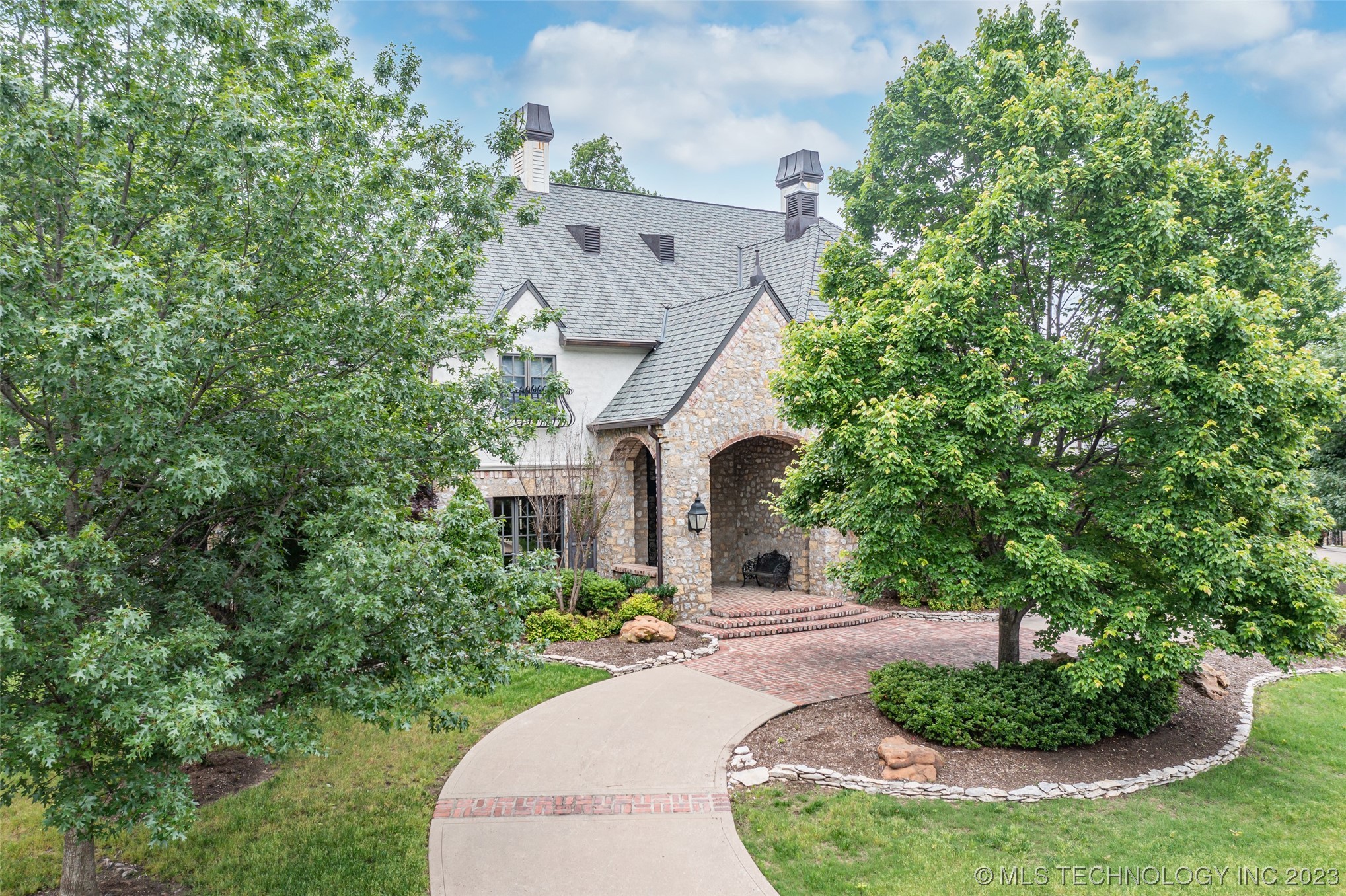 6709 E 109th Street S