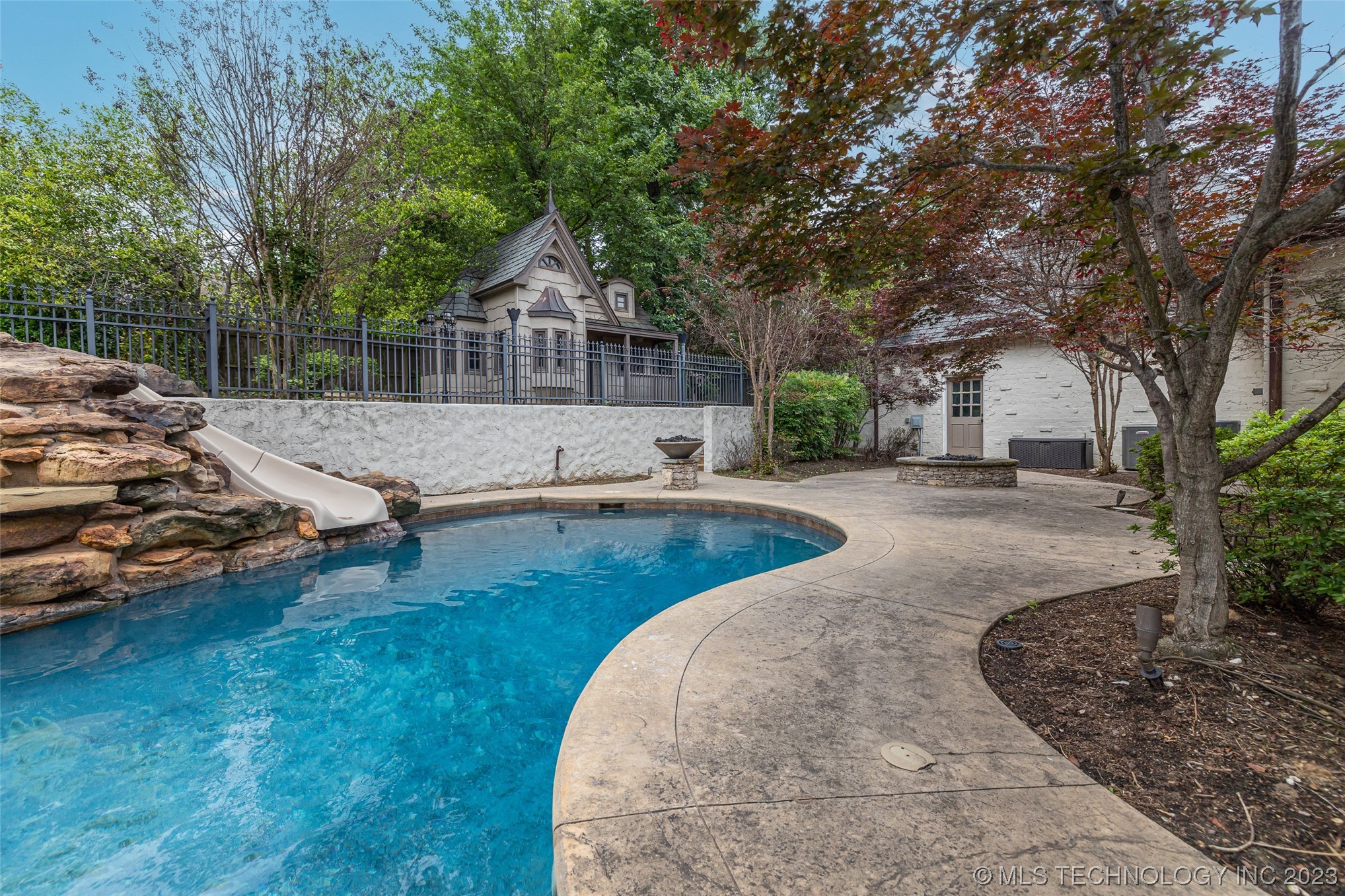 6709 E 109th Street S