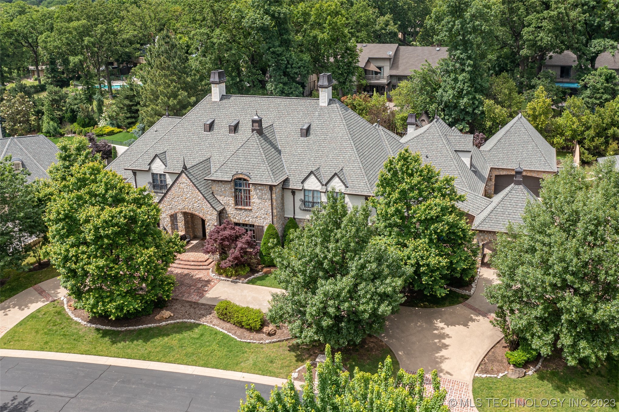 6709 E 109th Street S