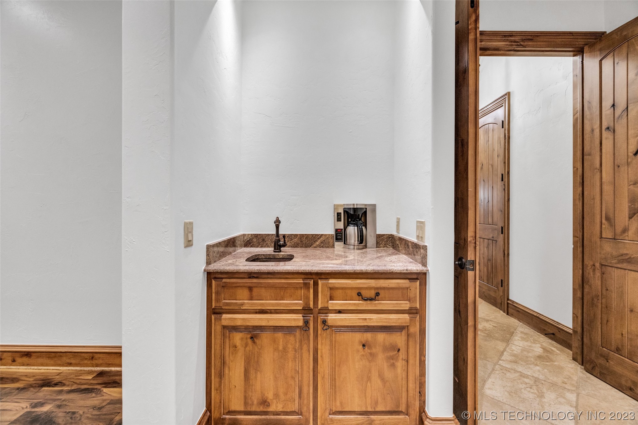 11905 S Kingston Avenue