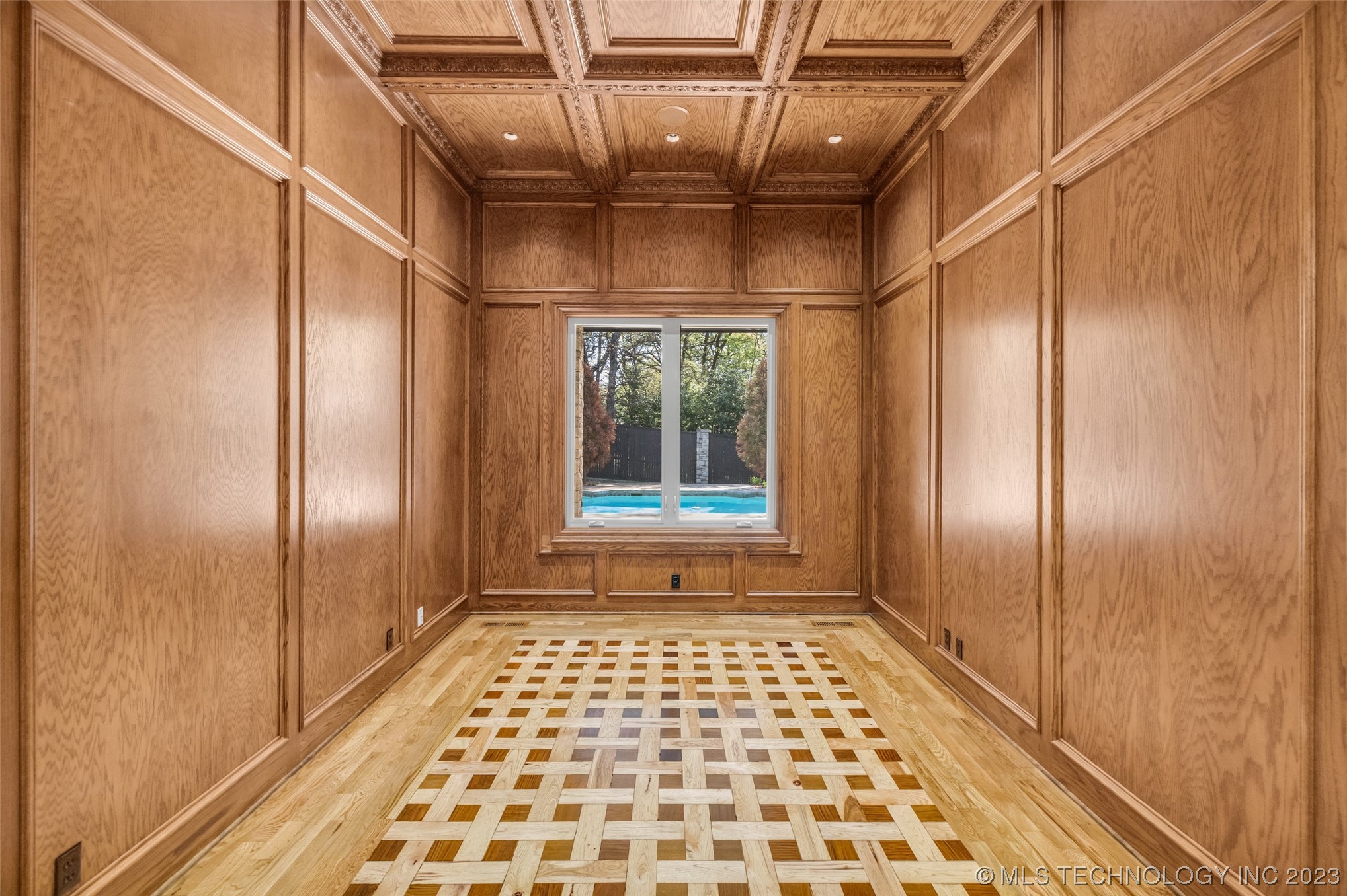 11905 S Kingston Avenue