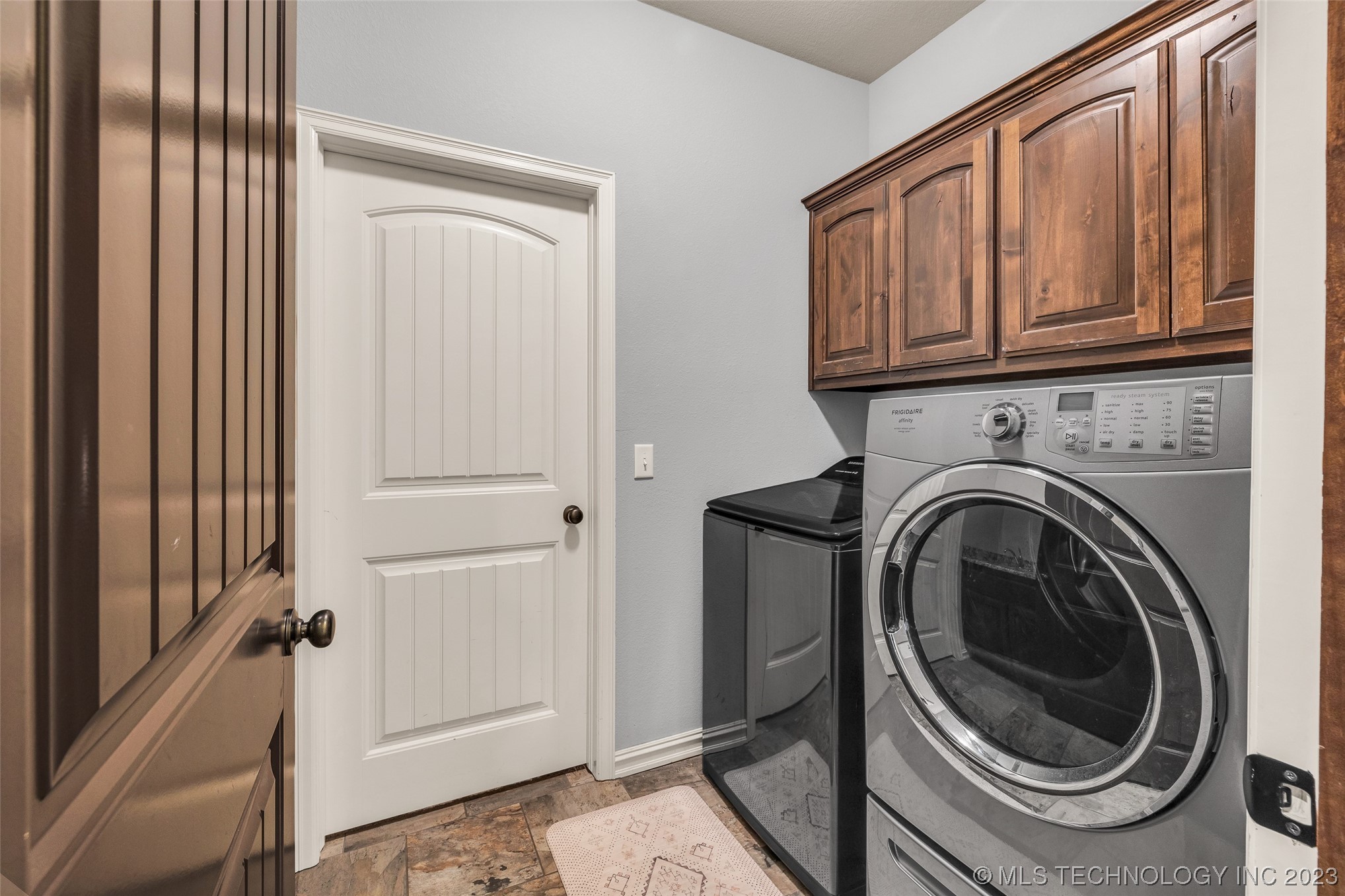 3116 S Gardenia Court