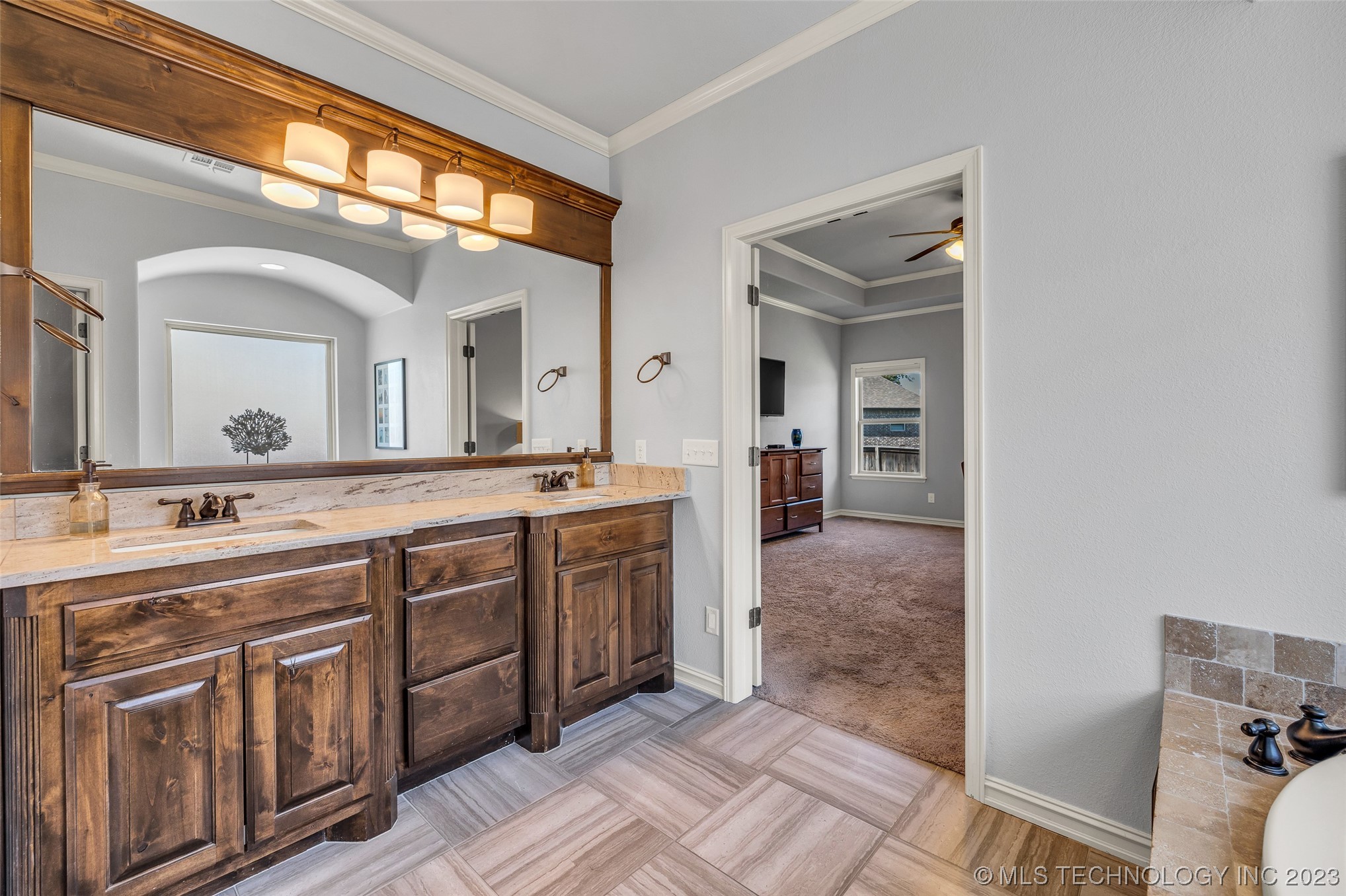 3116 S Gardenia Court