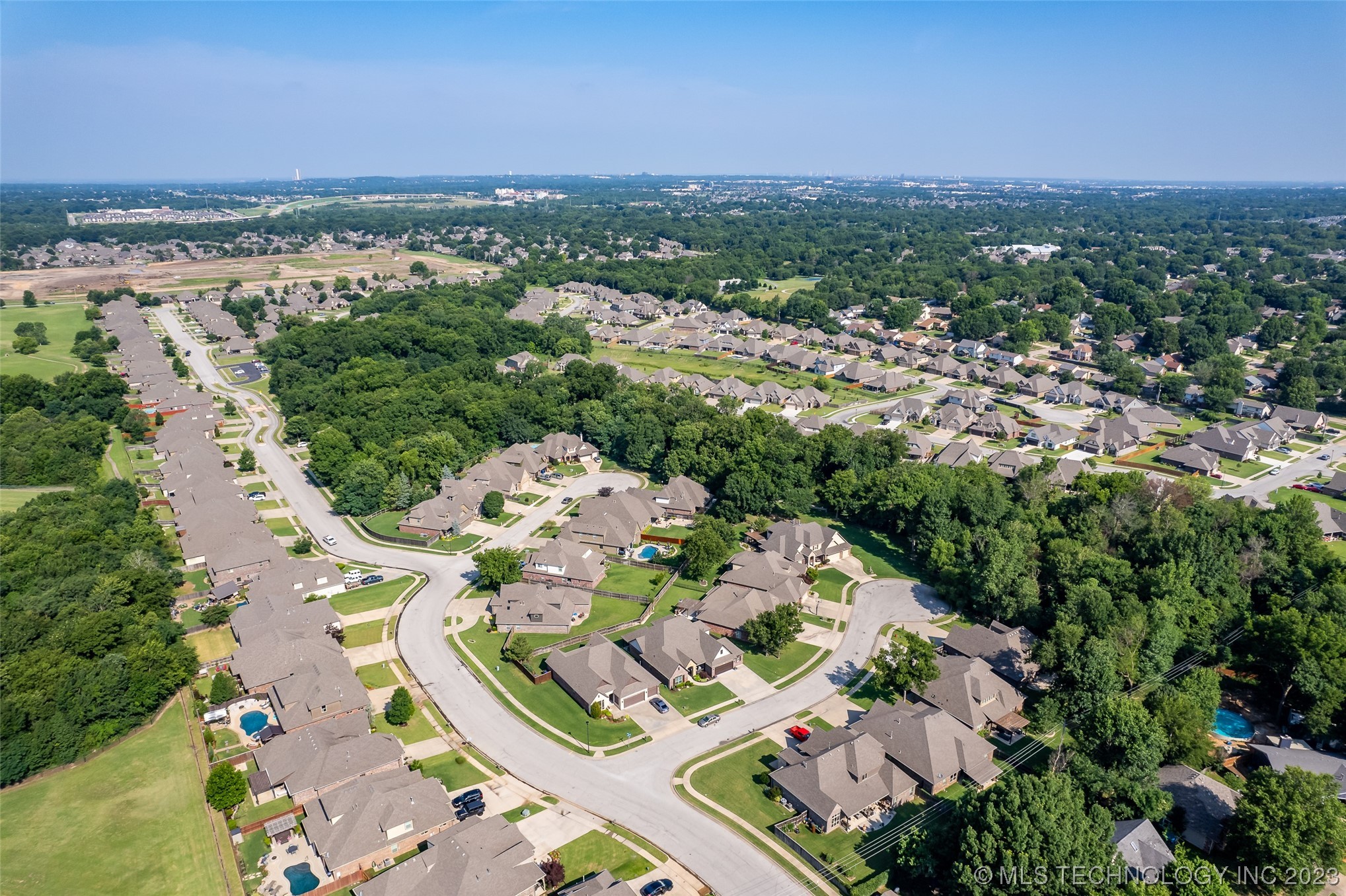 3116 S Gardenia Court