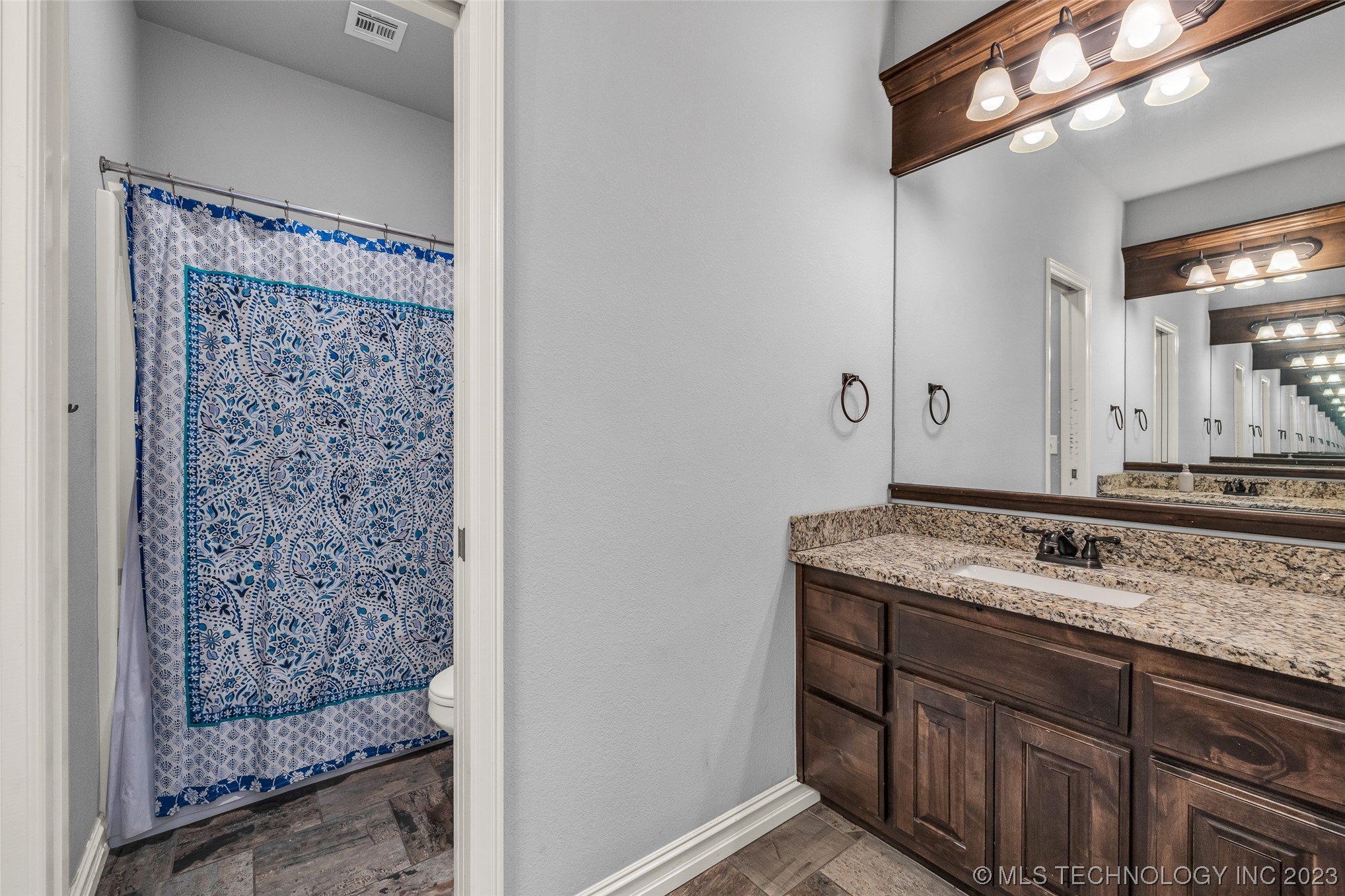 3116 S Gardenia Court