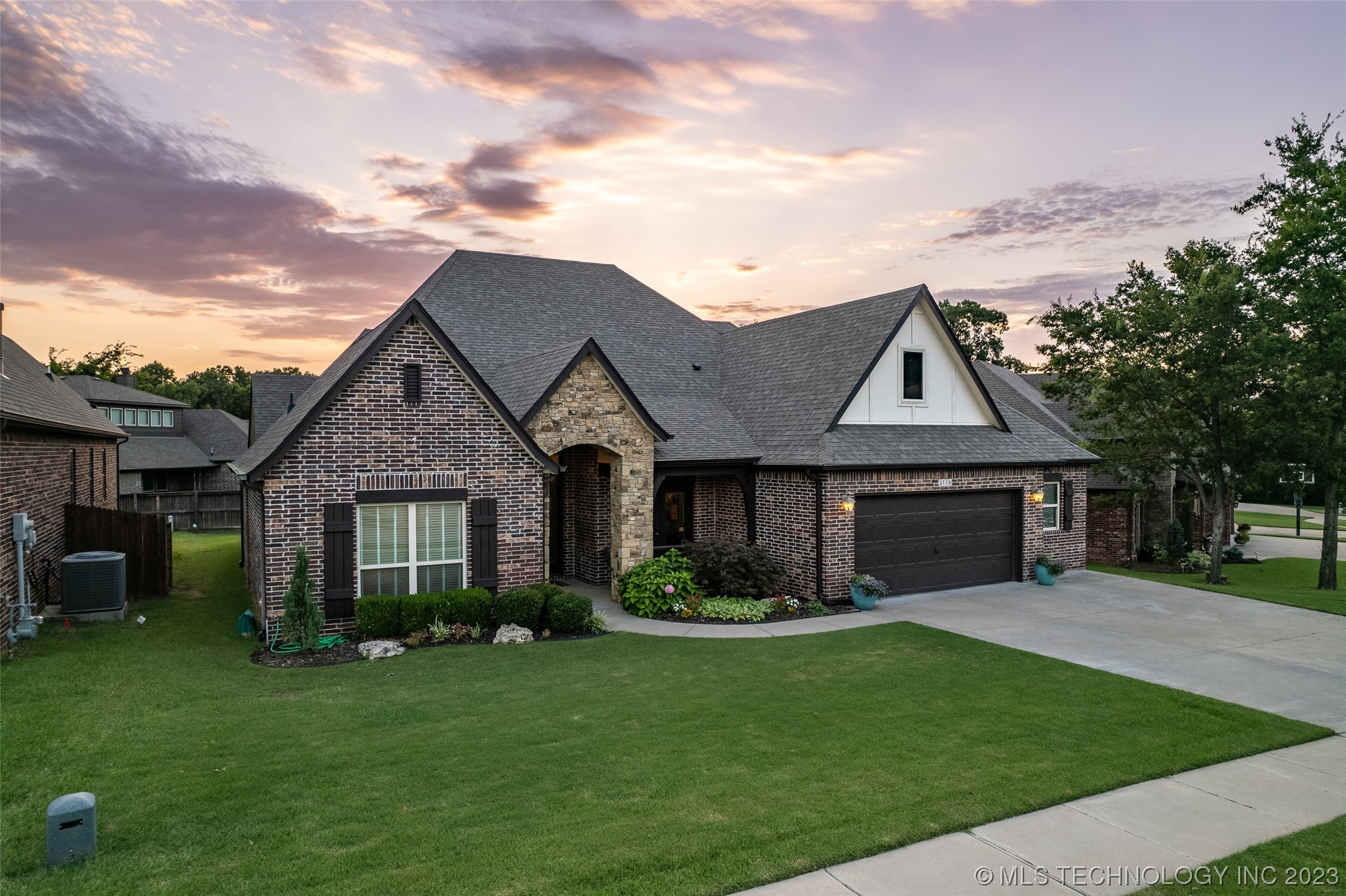 3116 S Gardenia Court