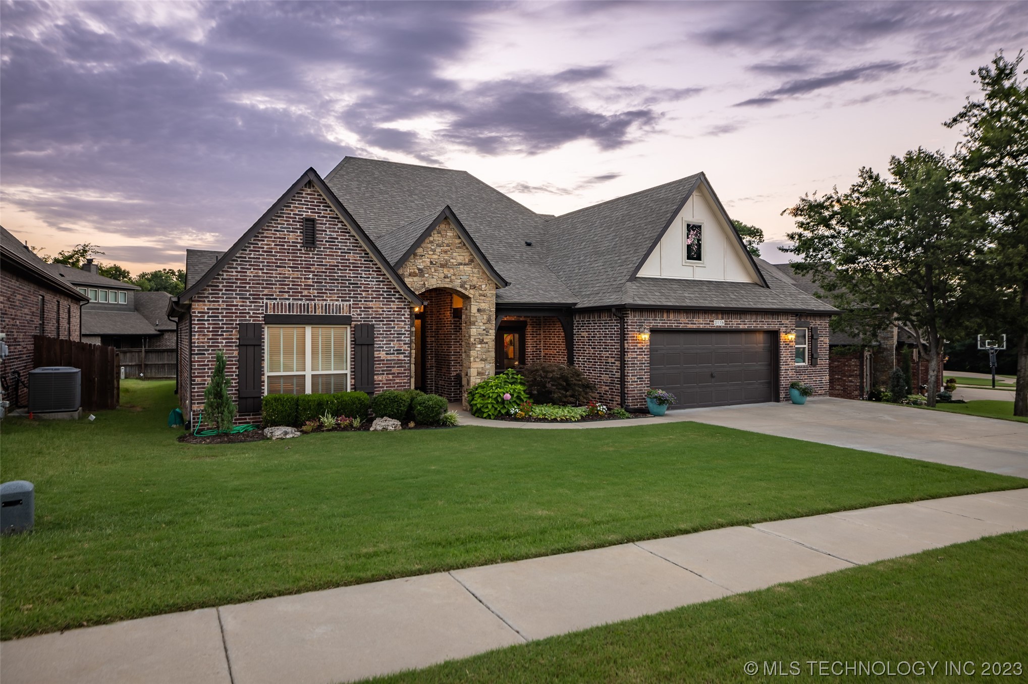 3116 S Gardenia Court