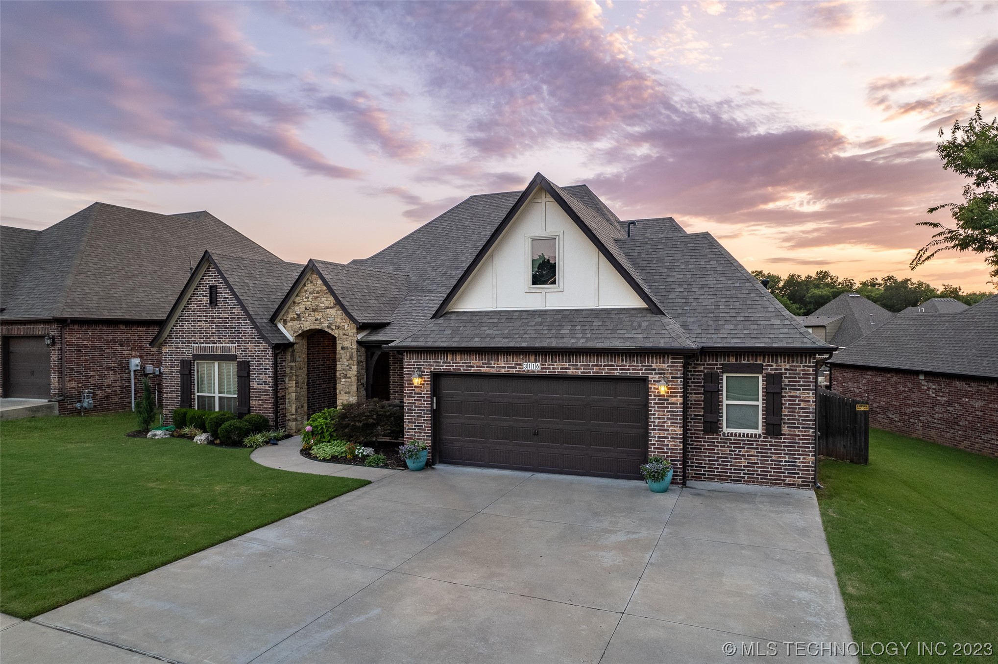 3116 S Gardenia Court