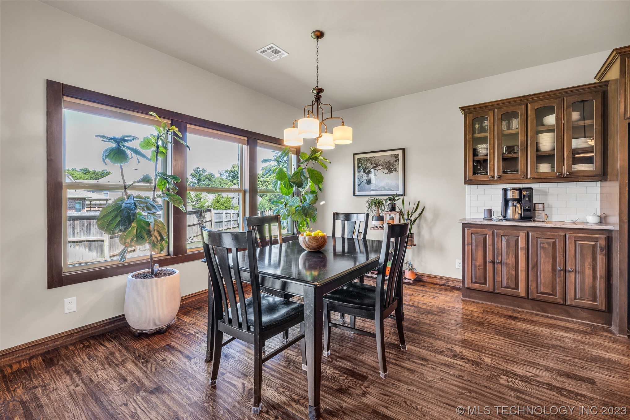 3116 S Gardenia Court