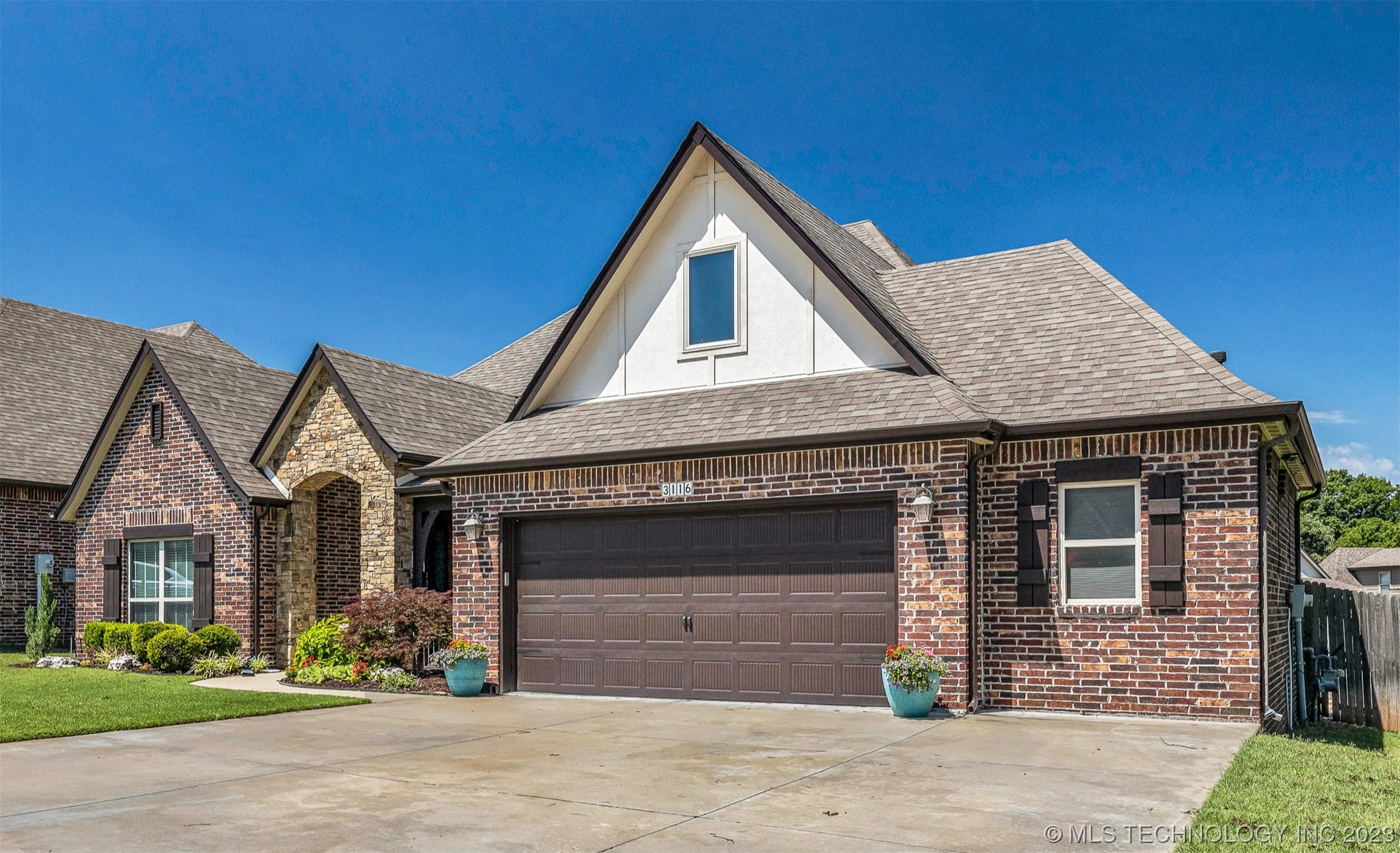 3116 S Gardenia Court