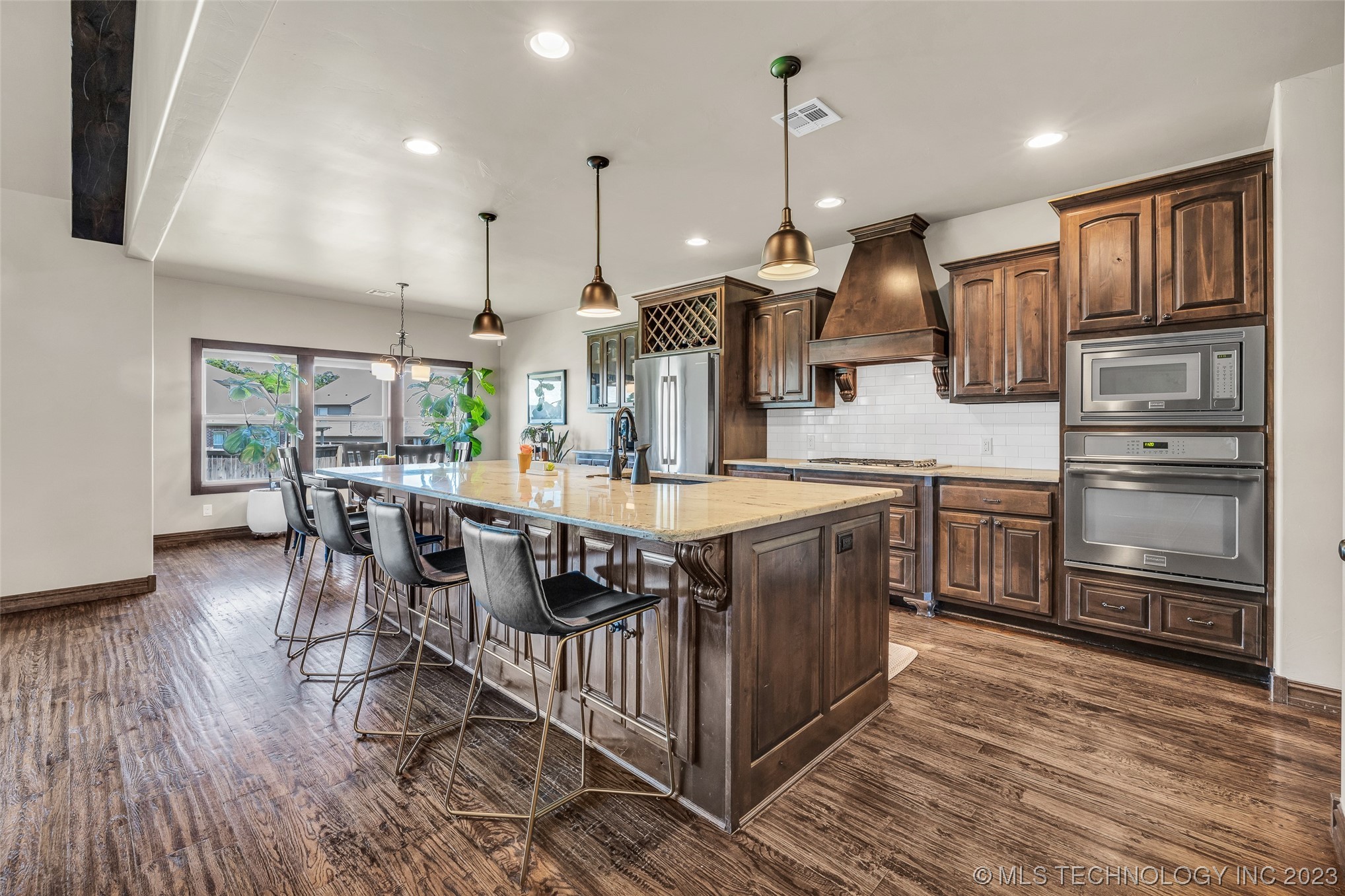 3116 S Gardenia Court