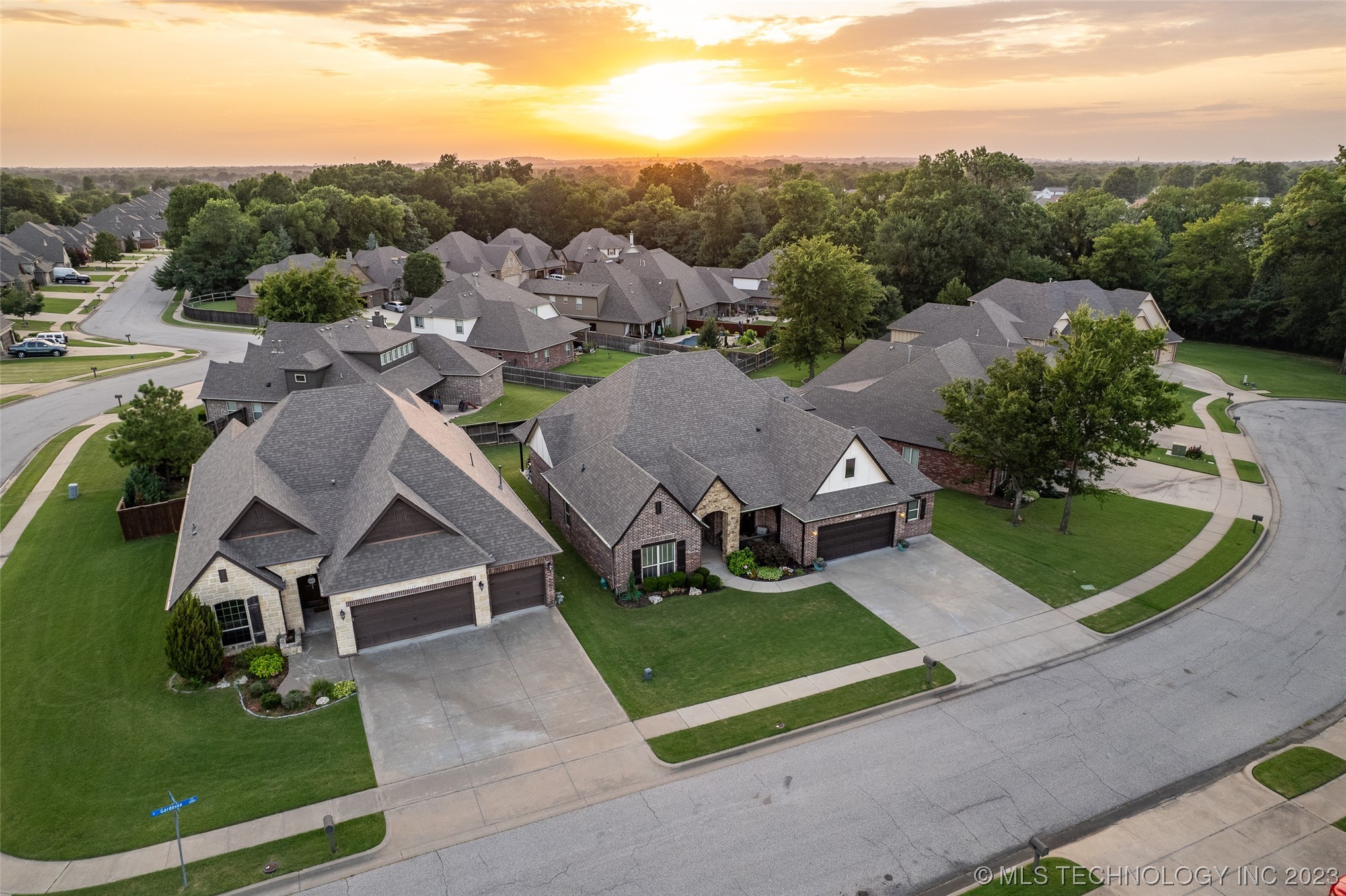 3116 S Gardenia Court