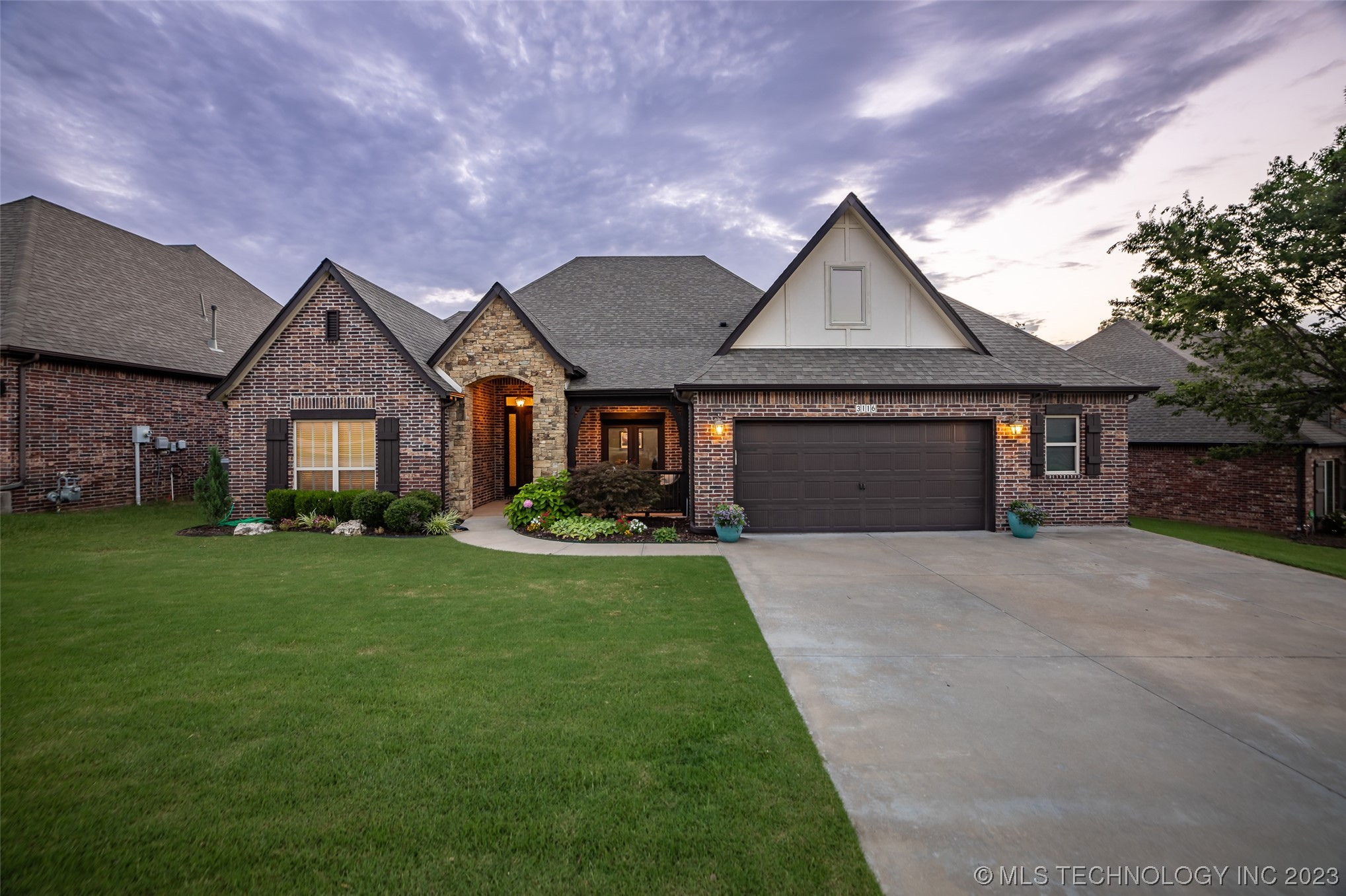 3116 S Gardenia Court