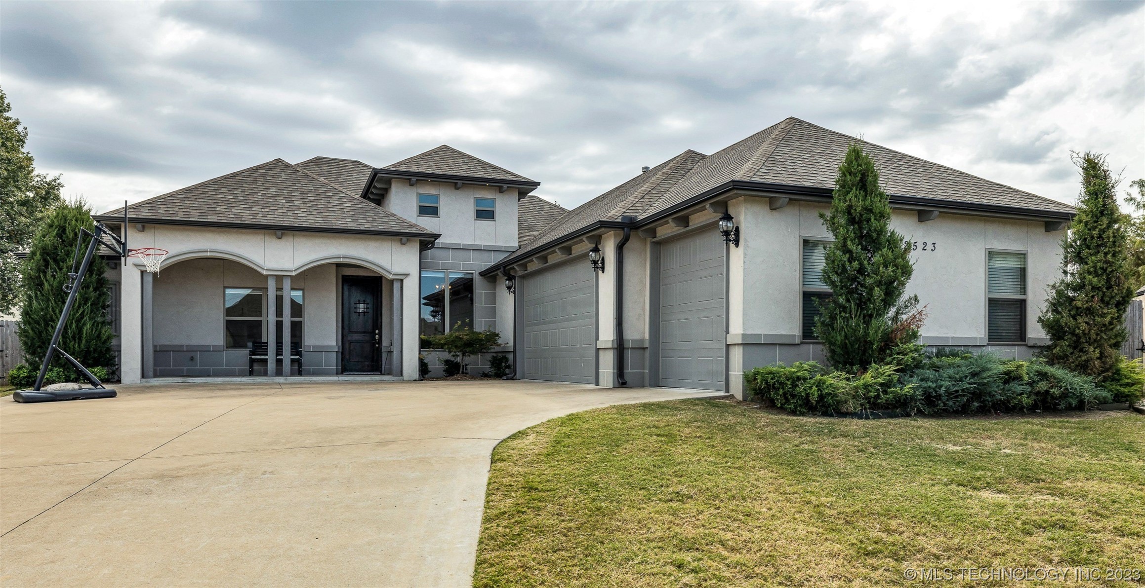 2523 W New Orleans Place