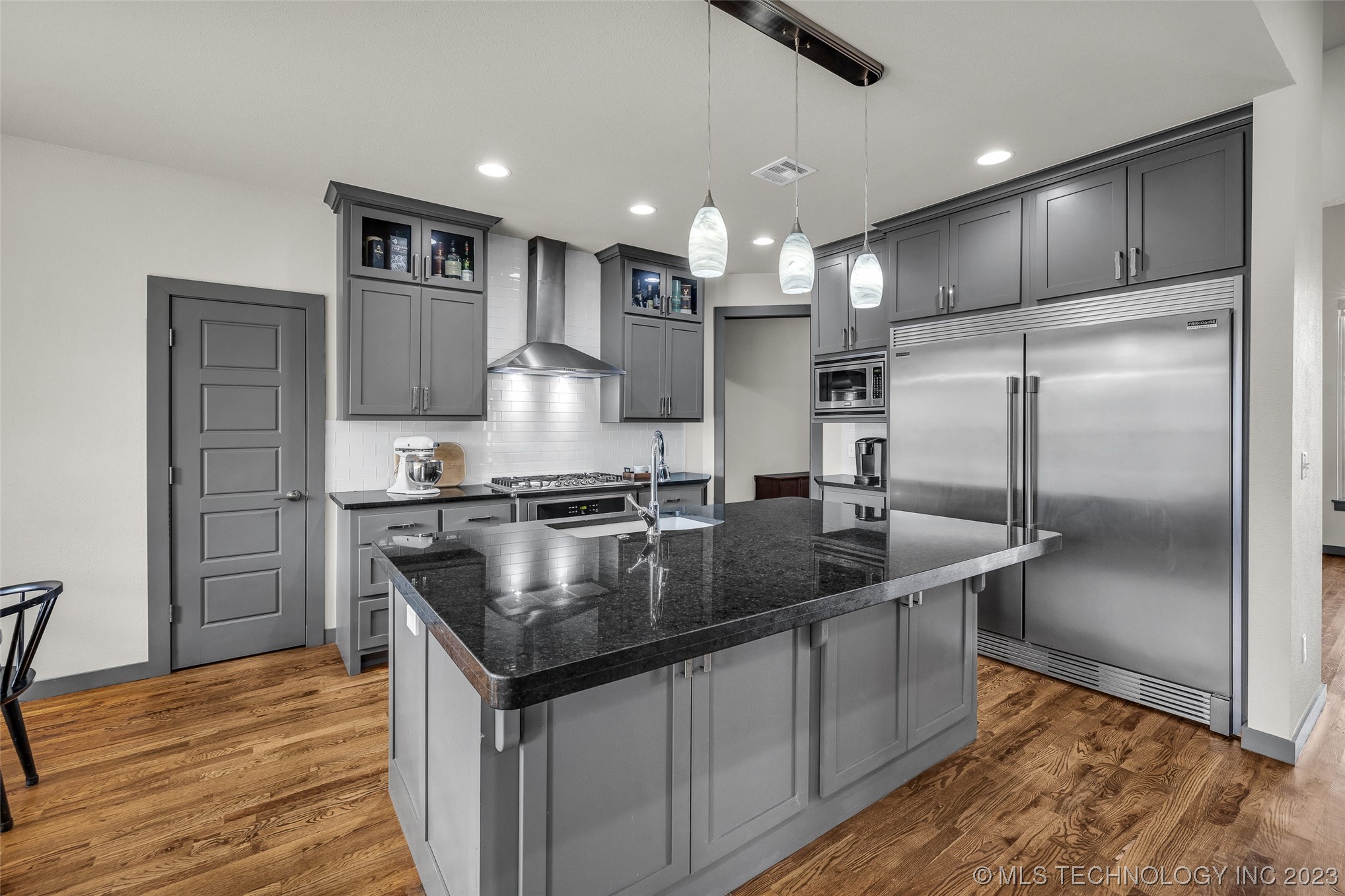 2523 W New Orleans Place