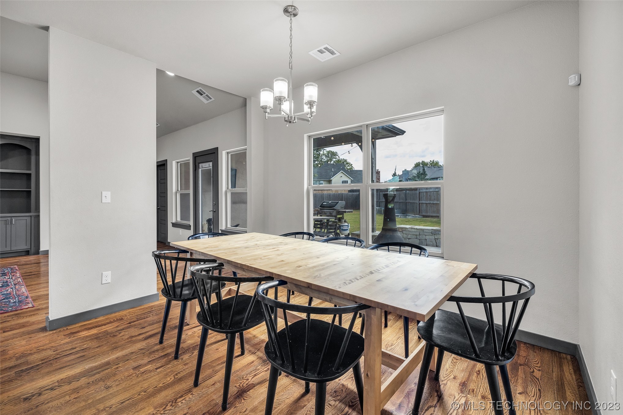 2523 W New Orleans Place