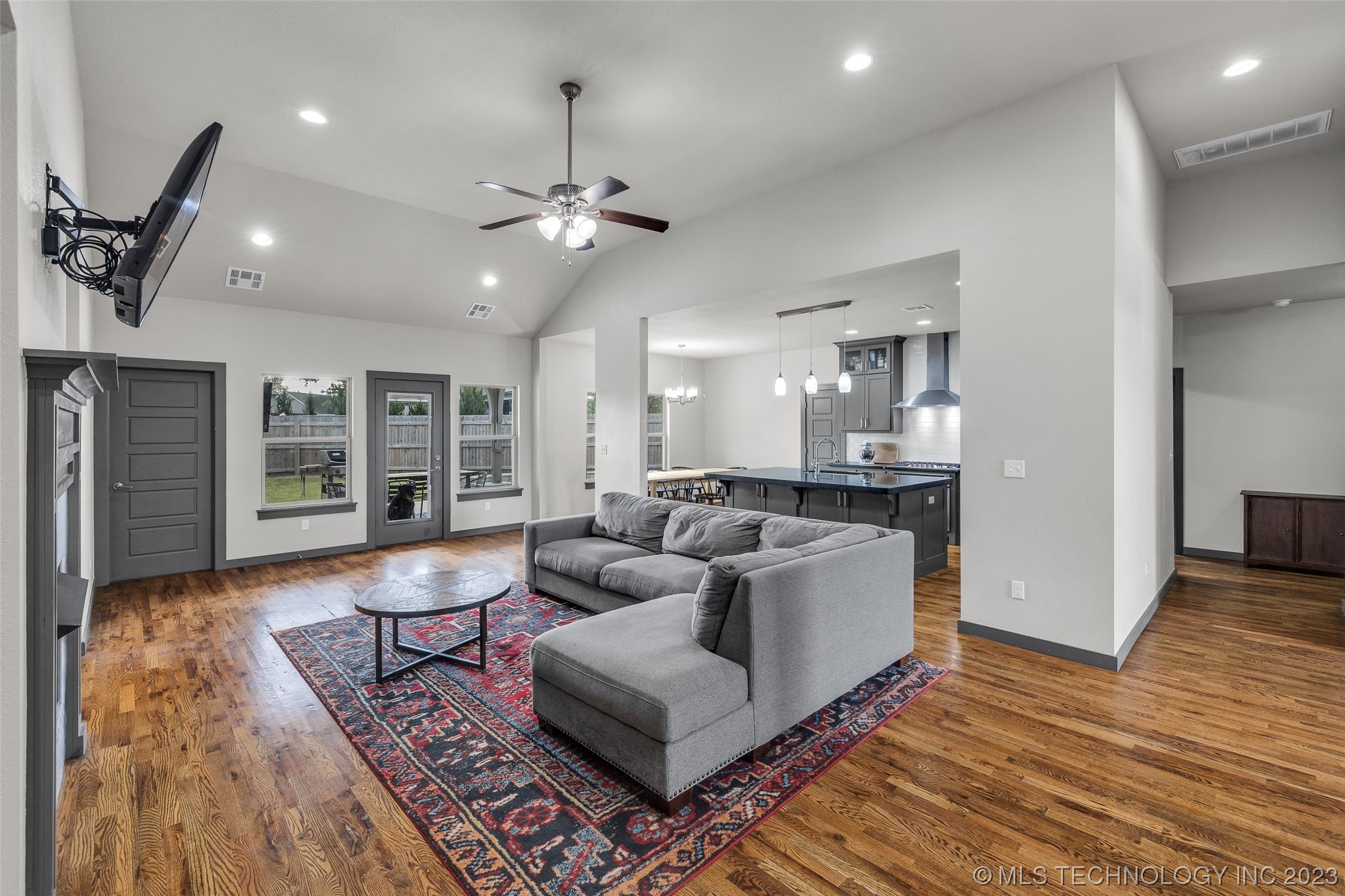 2523 W New Orleans Place