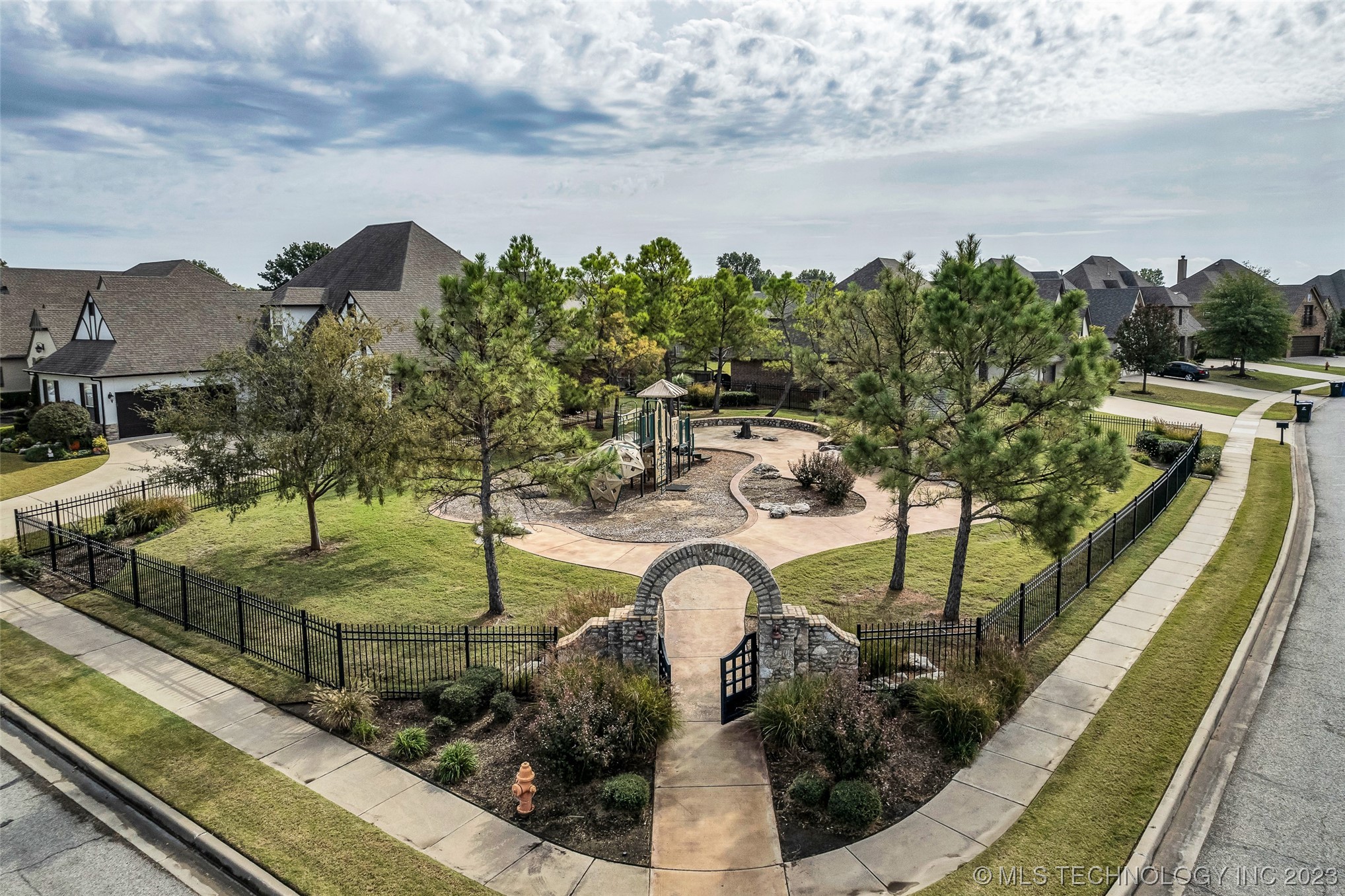 2523 W New Orleans Place