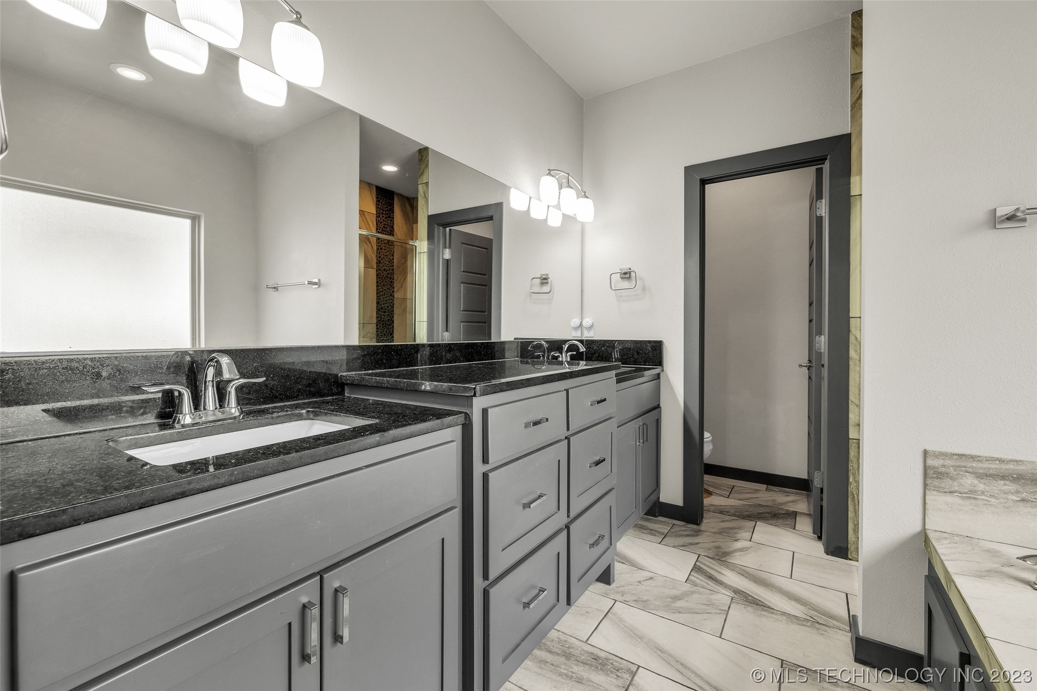 2523 W New Orleans Place