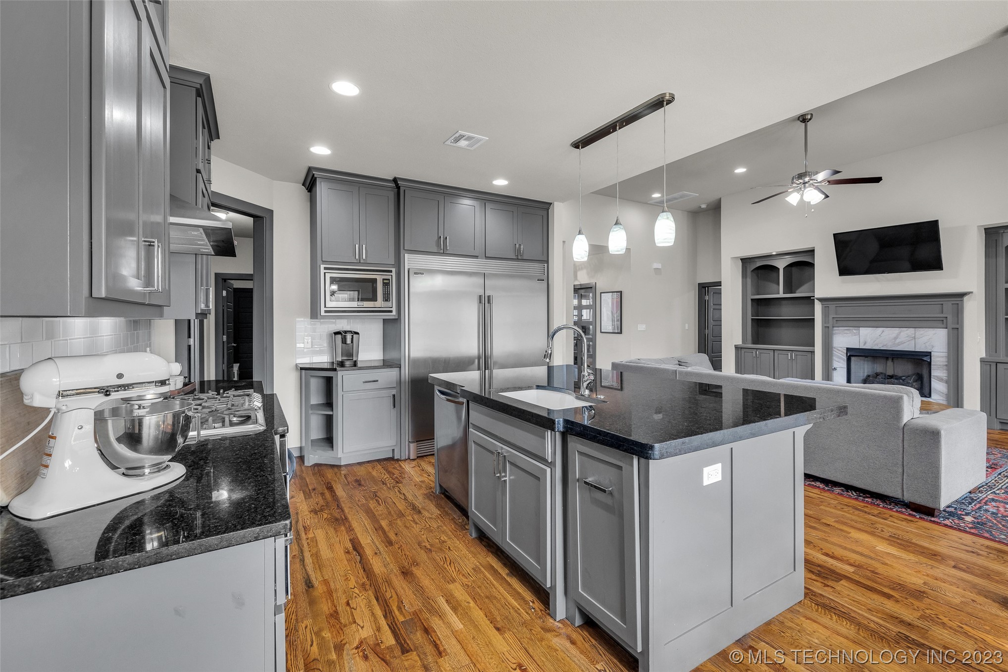 2523 W New Orleans Place