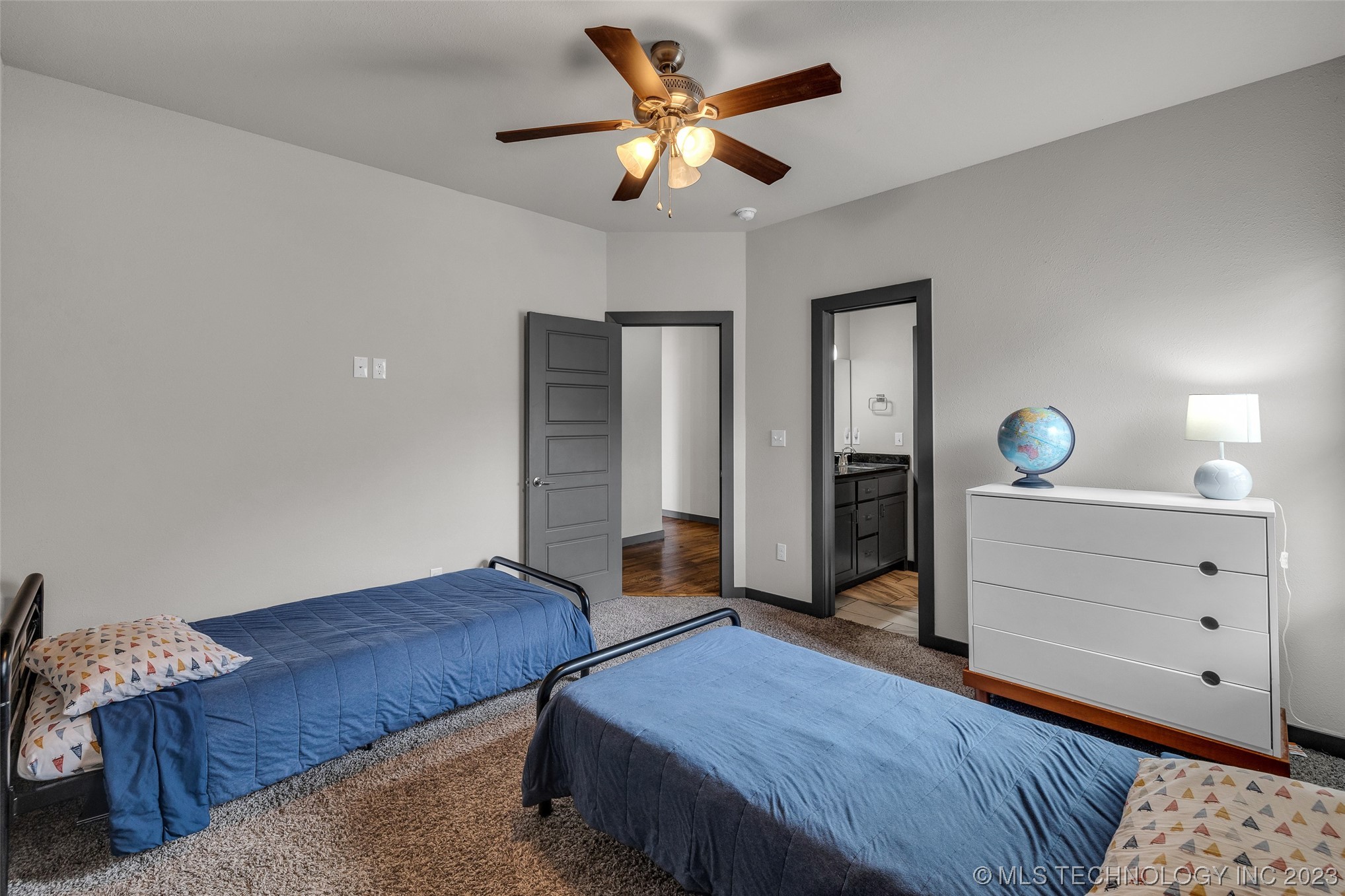 2523 W New Orleans Place