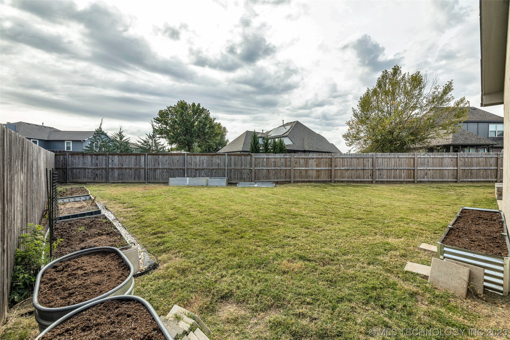 2523 W New Orleans Place