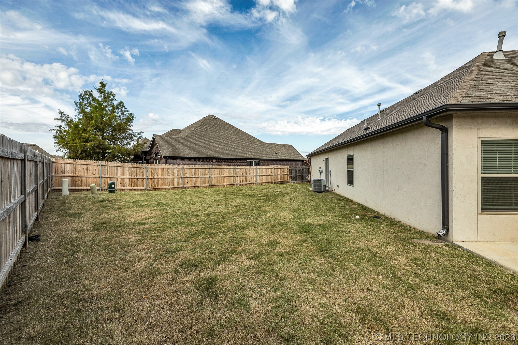 2523 W New Orleans Place