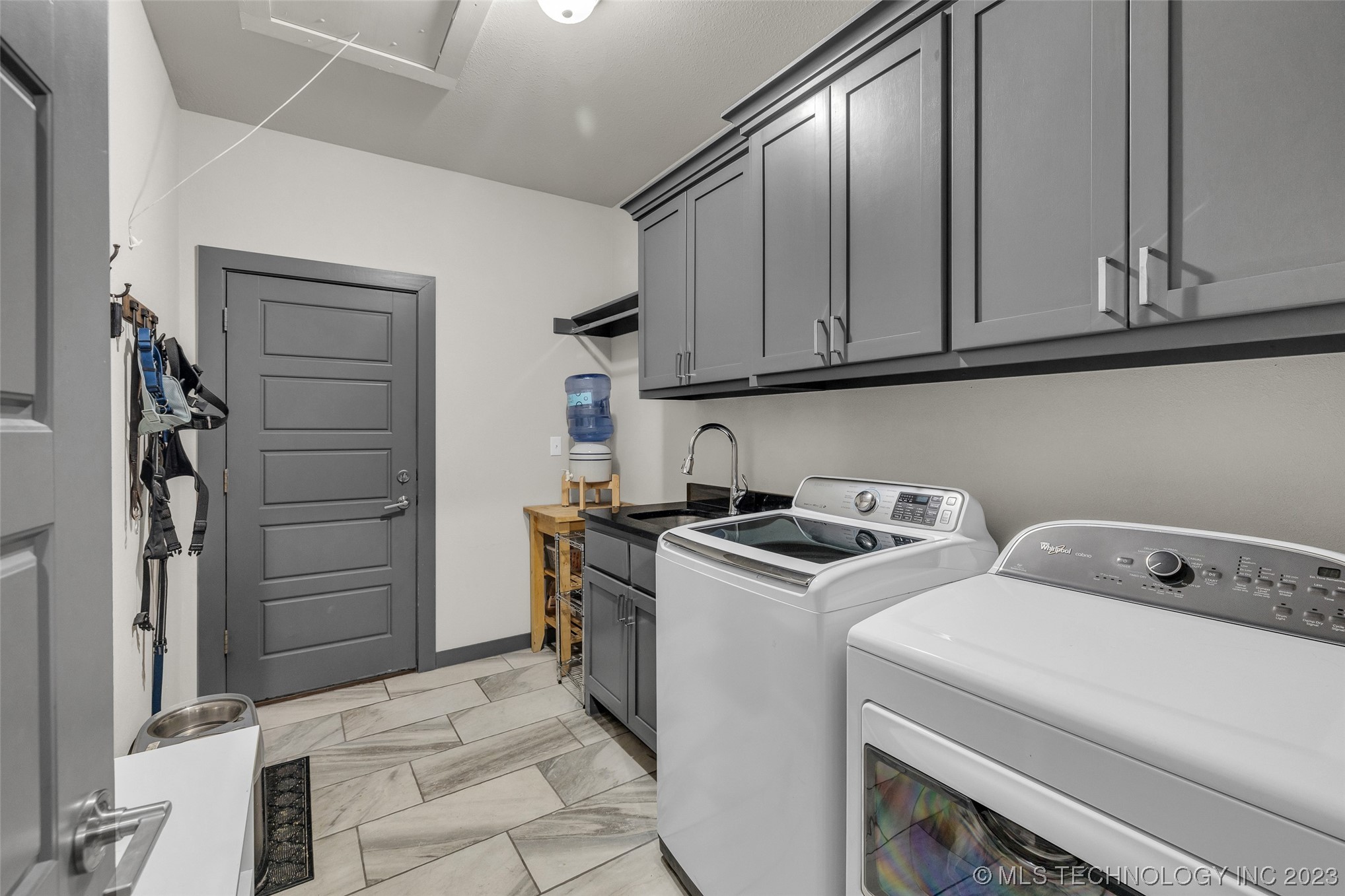 2523 W New Orleans Place