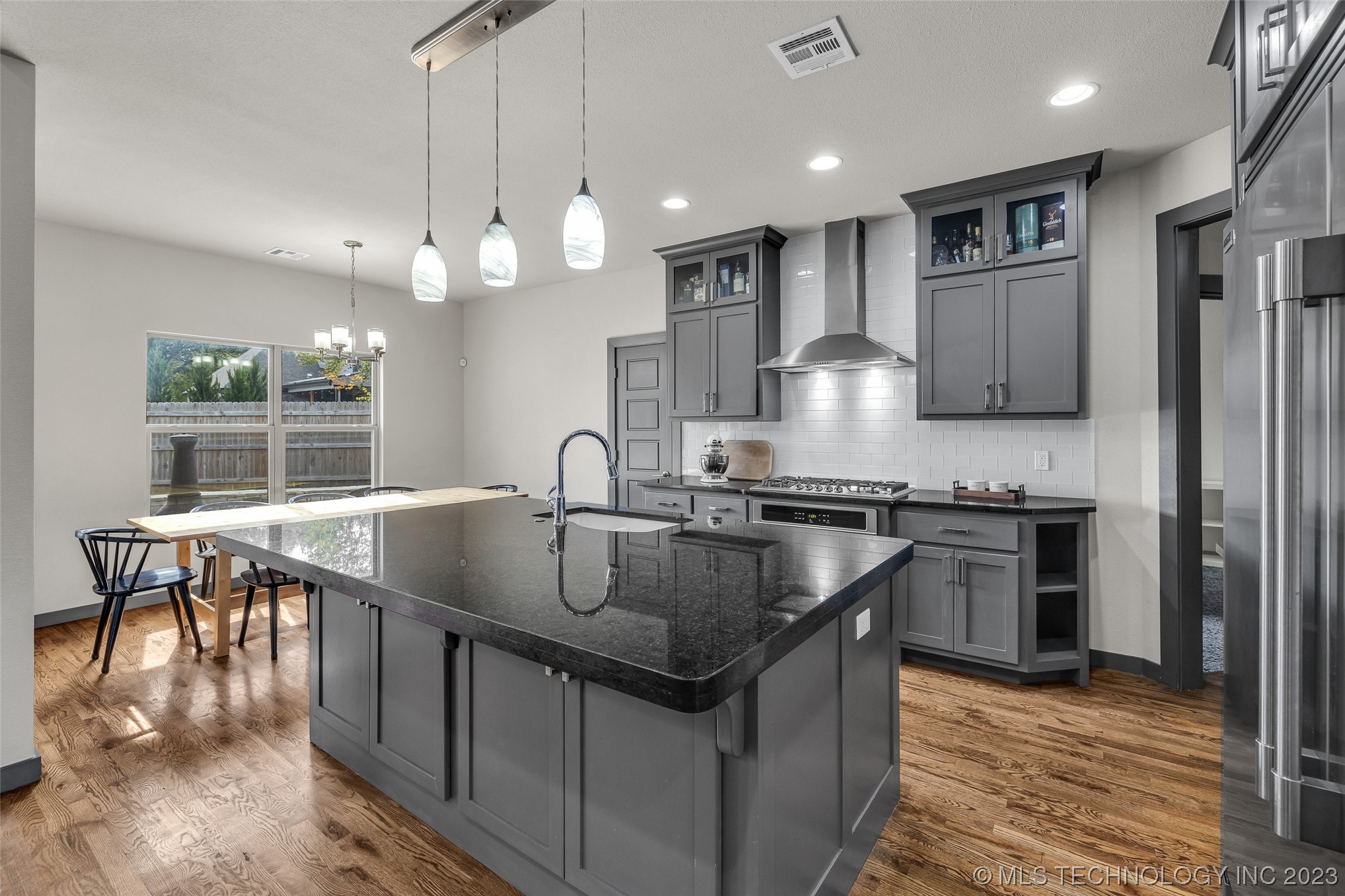 2523 W New Orleans Place