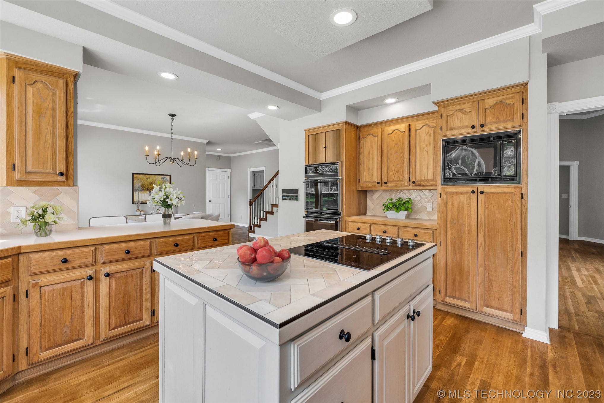 4704 W Oak Leaf Drive