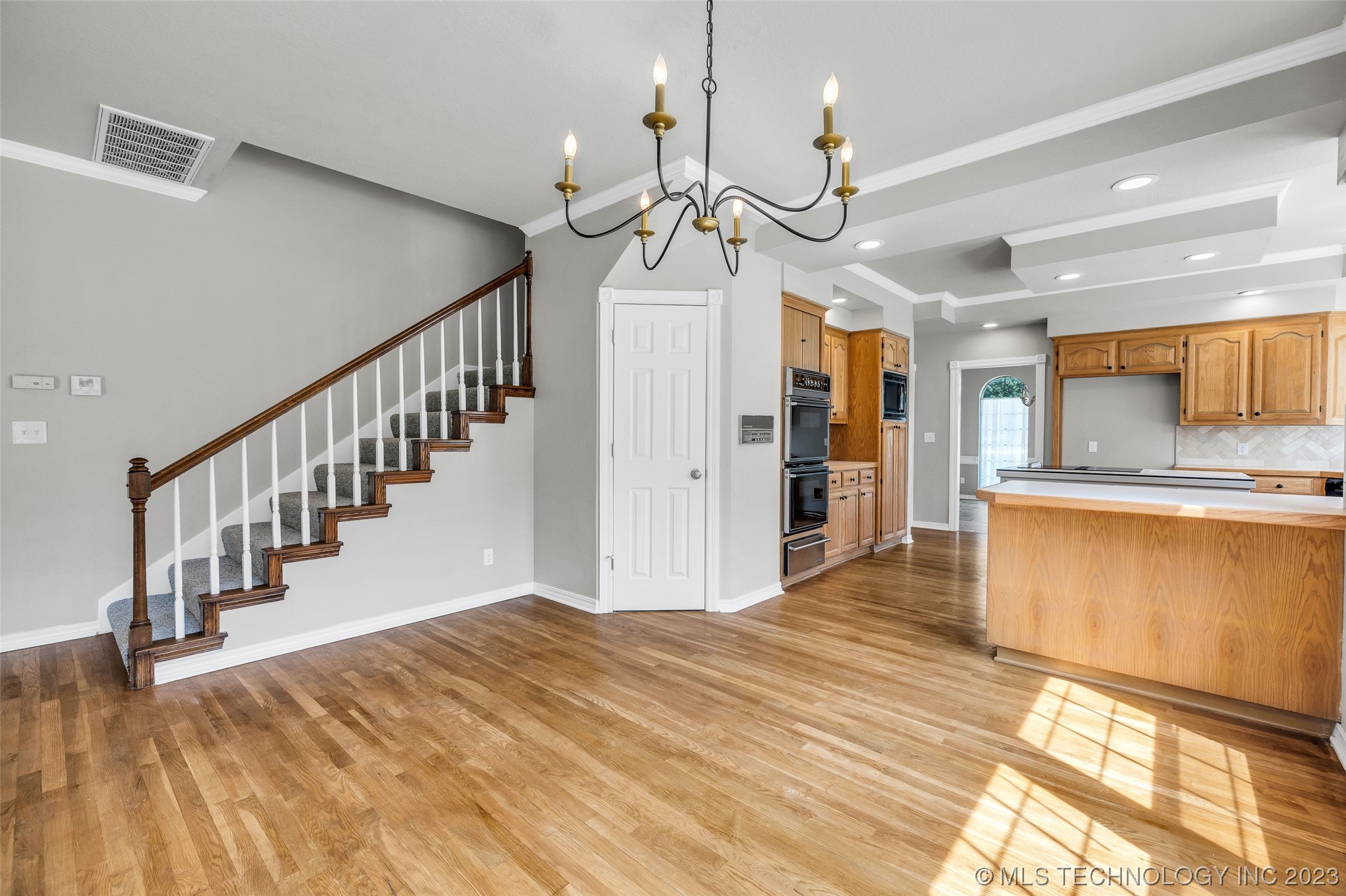 4704 W Oak Leaf Drive