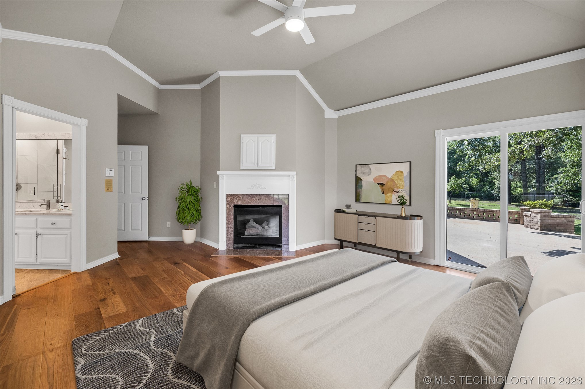 4704 W Oak Leaf Drive