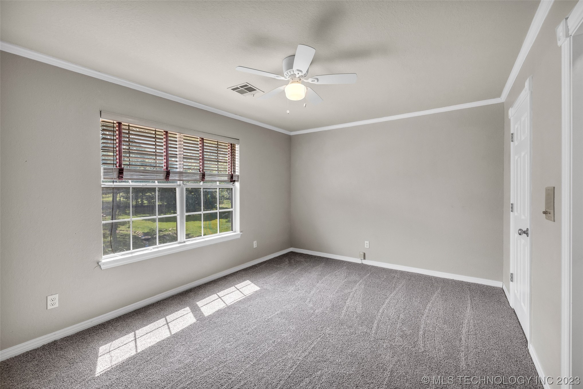 4704 W Oak Leaf Drive