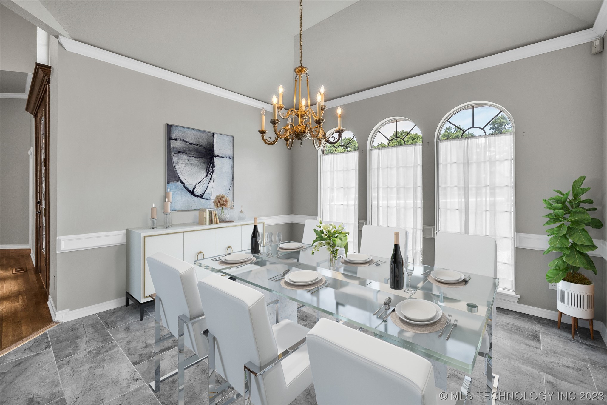 4704 W Oak Leaf Drive