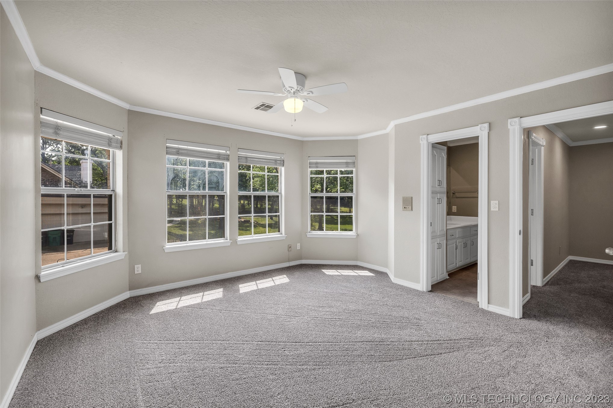 4704 W Oak Leaf Drive