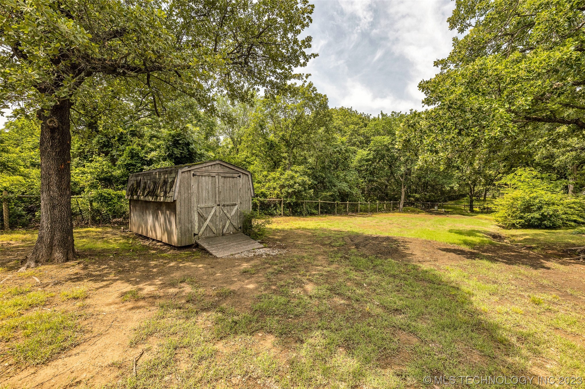 4704 W Oak Leaf Drive