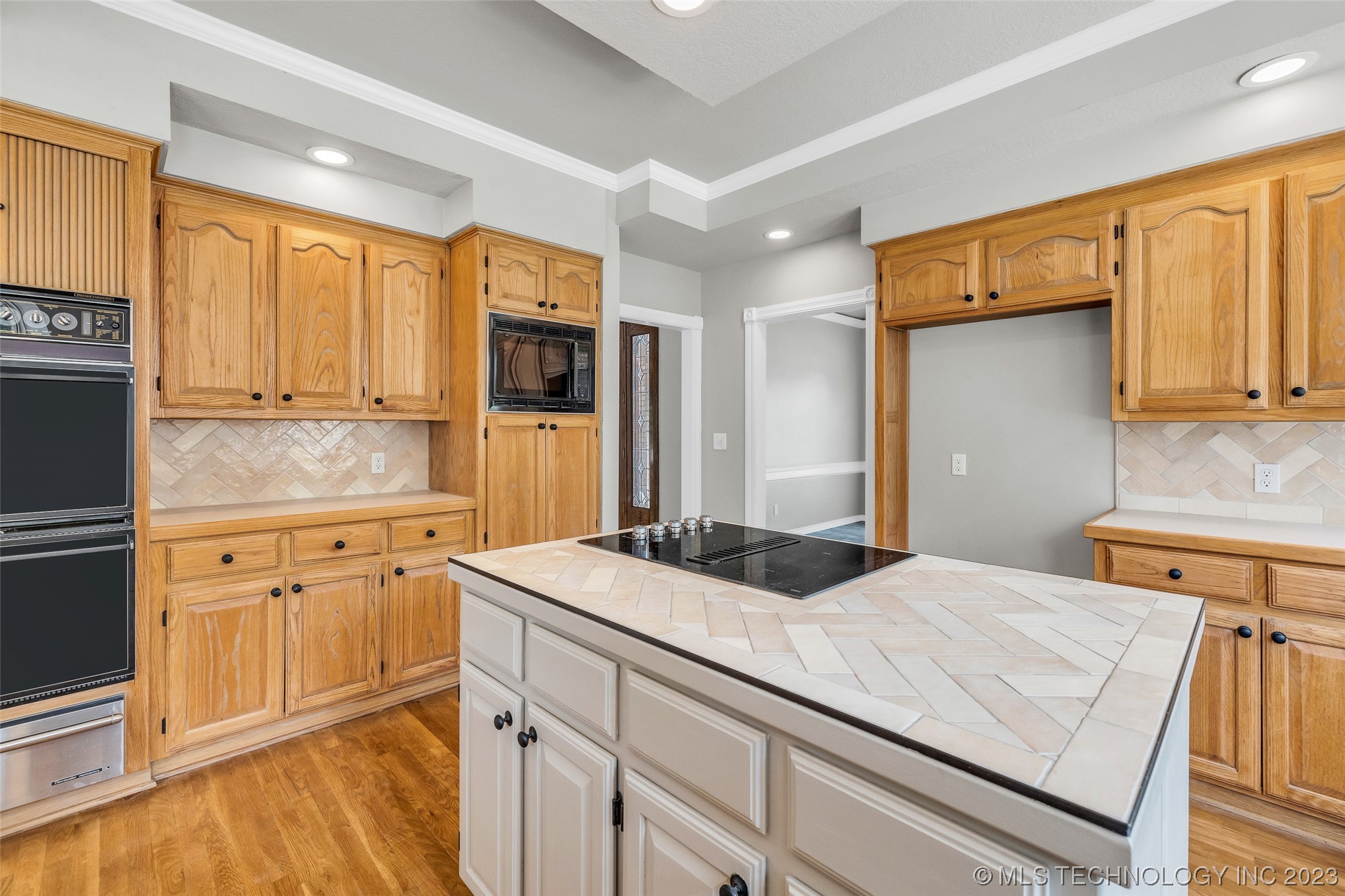 4704 W Oak Leaf Drive