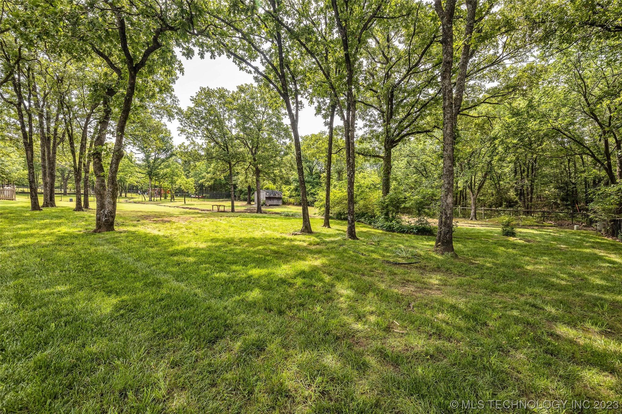 4704 W Oak Leaf Drive