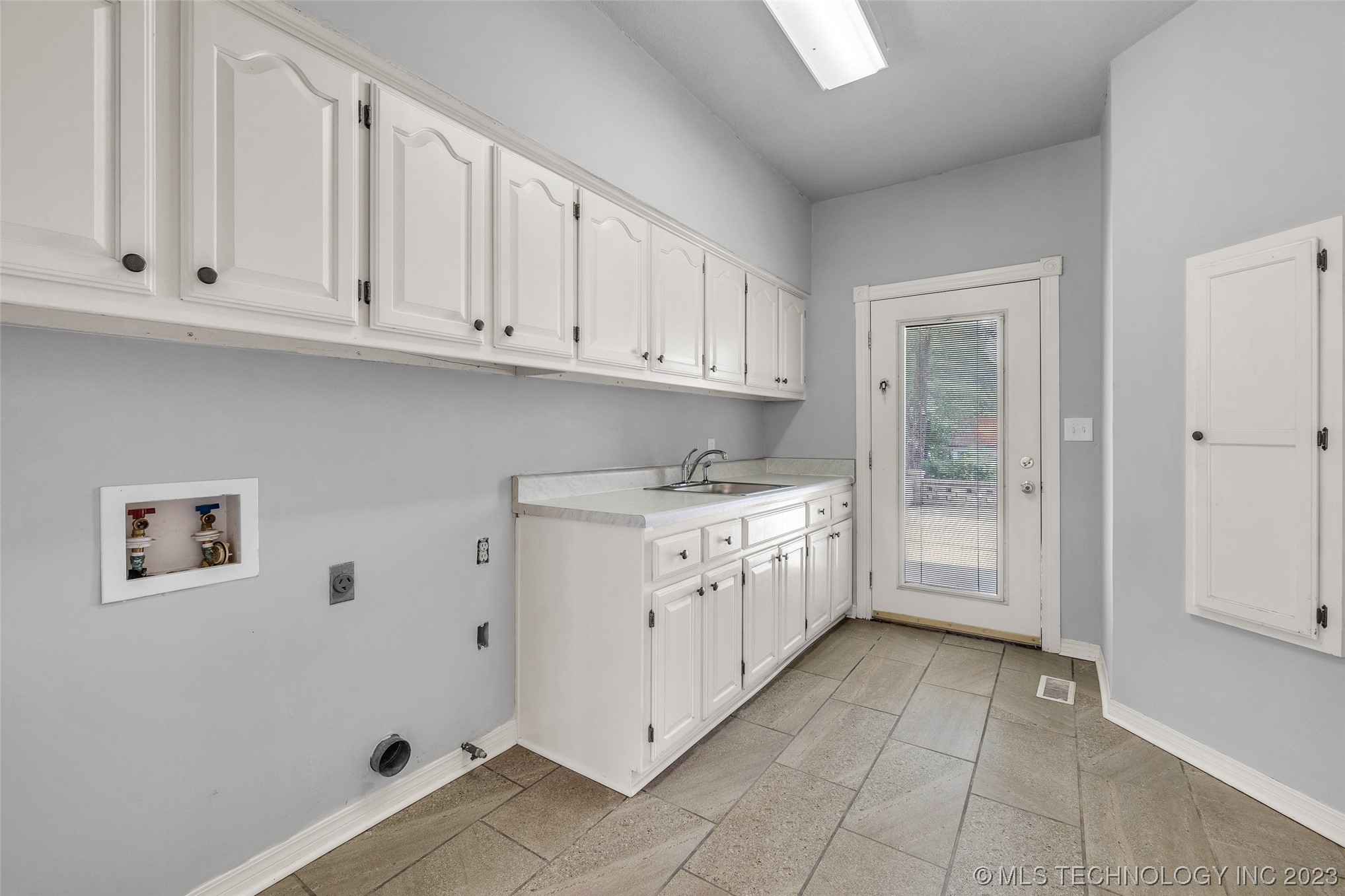 4704 W Oak Leaf Drive