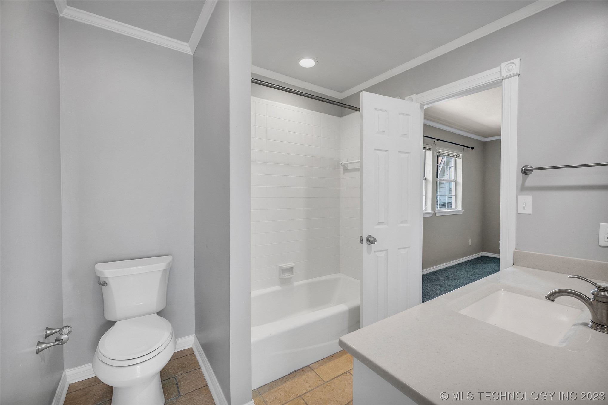 4704 W Oak Leaf Drive