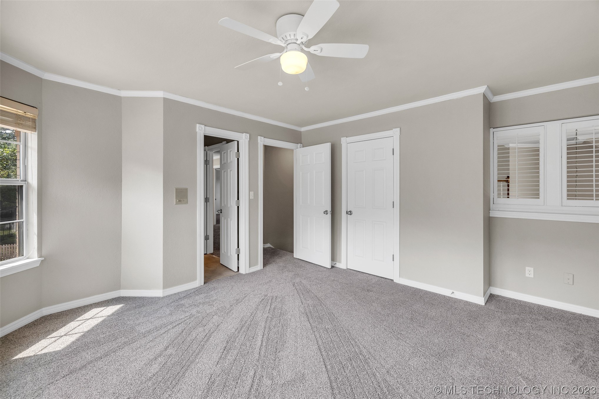 4704 W Oak Leaf Drive