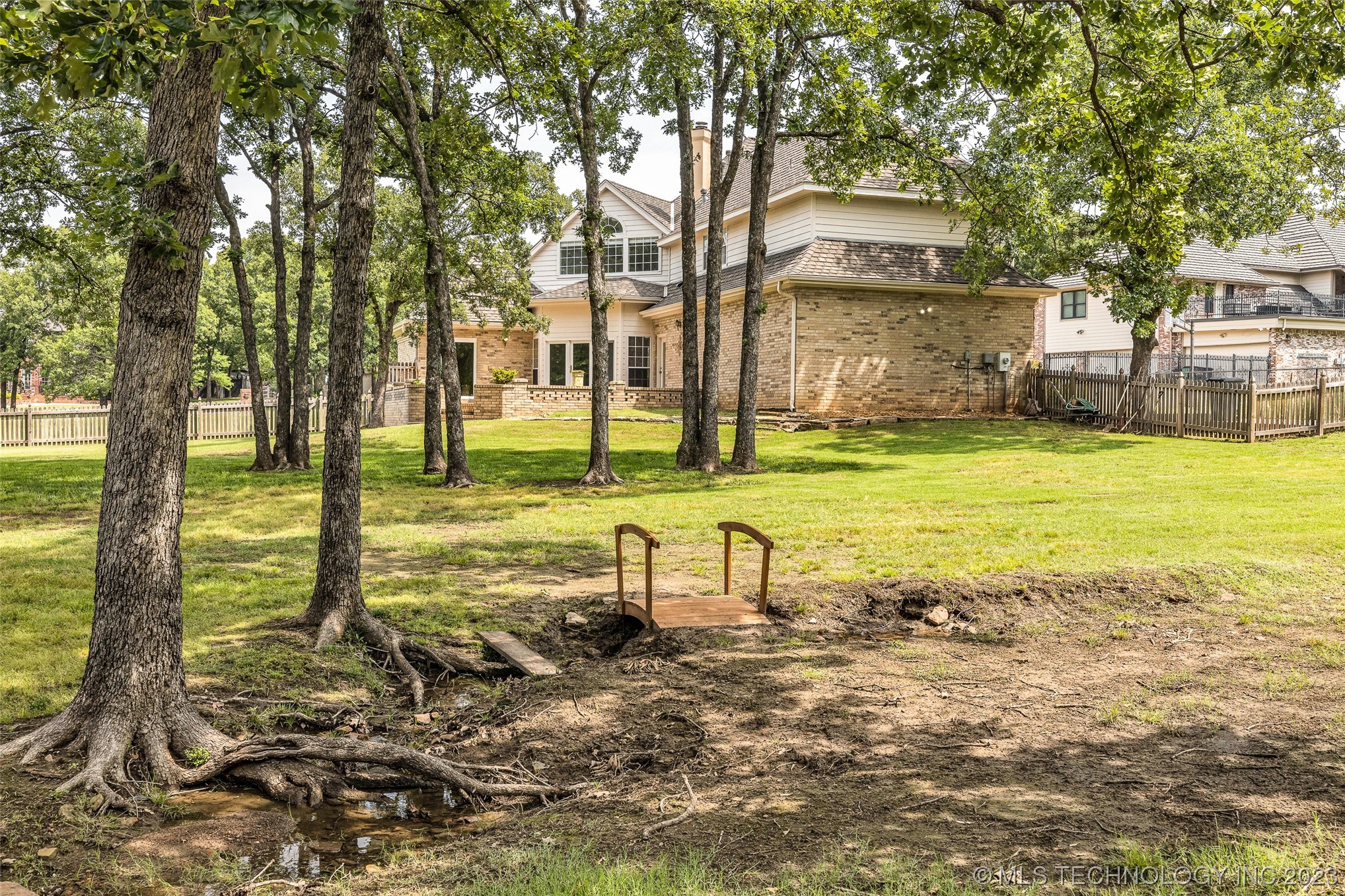 4704 W Oak Leaf Drive