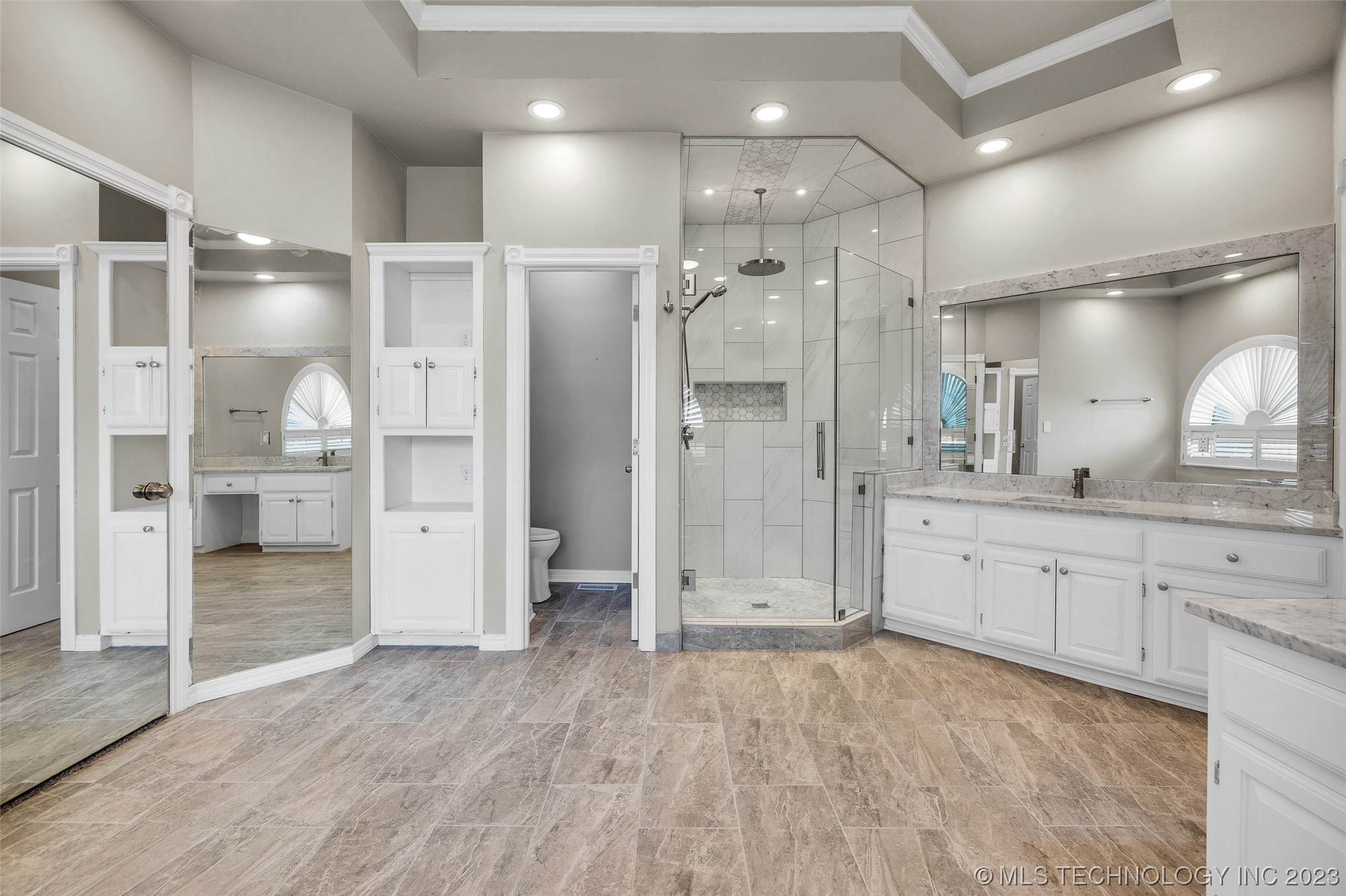 4704 W Oak Leaf Drive