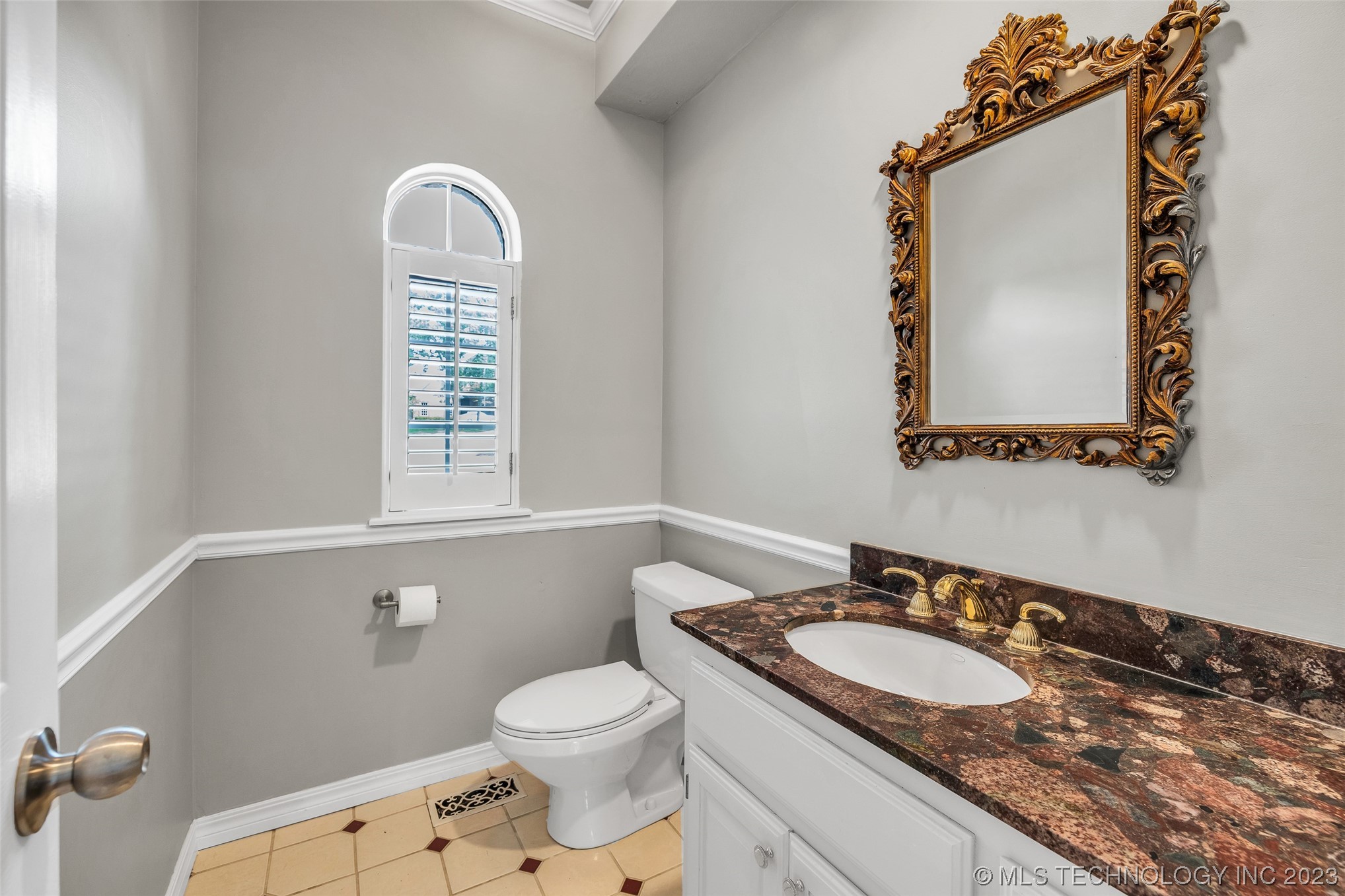 4704 W Oak Leaf Drive