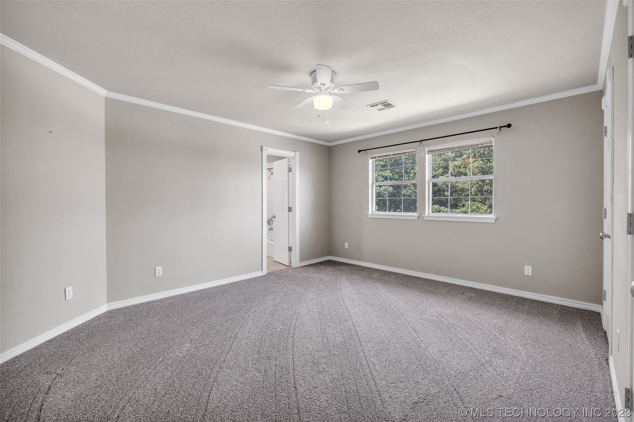 4704 W Oak Leaf Drive