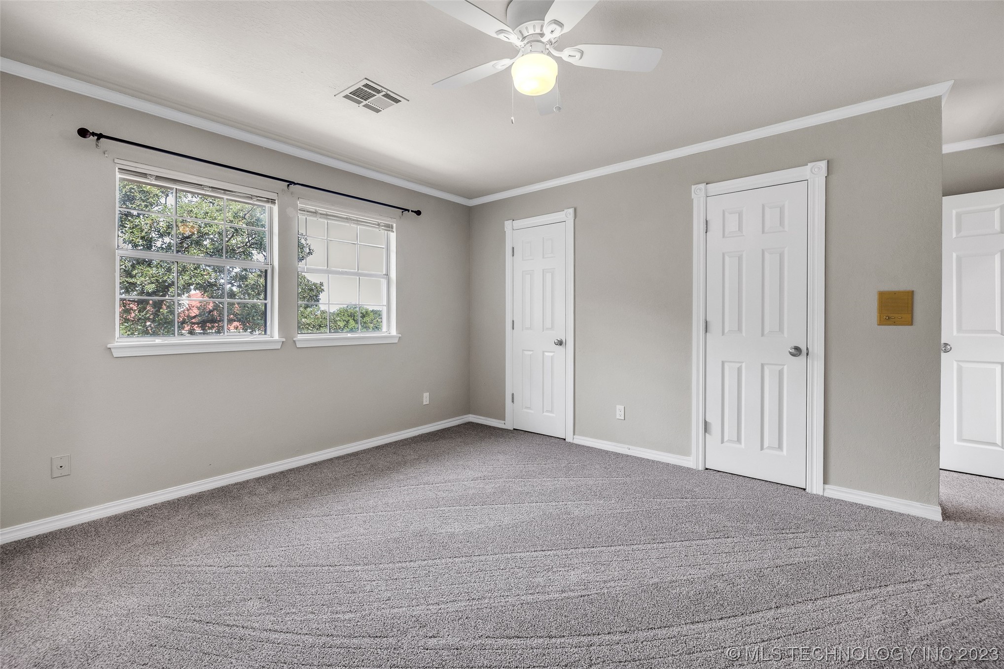 4704 W Oak Leaf Drive