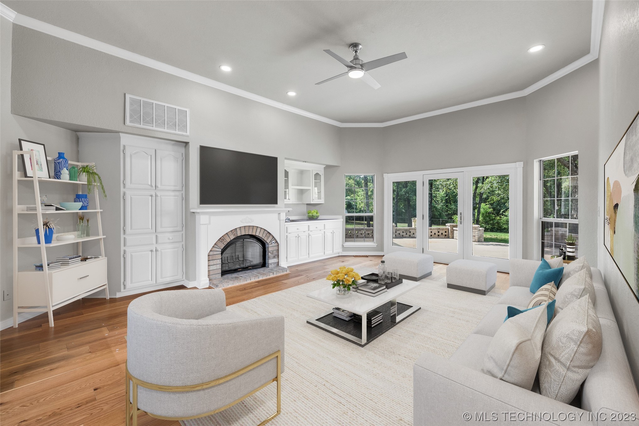 4704 W Oak Leaf Drive