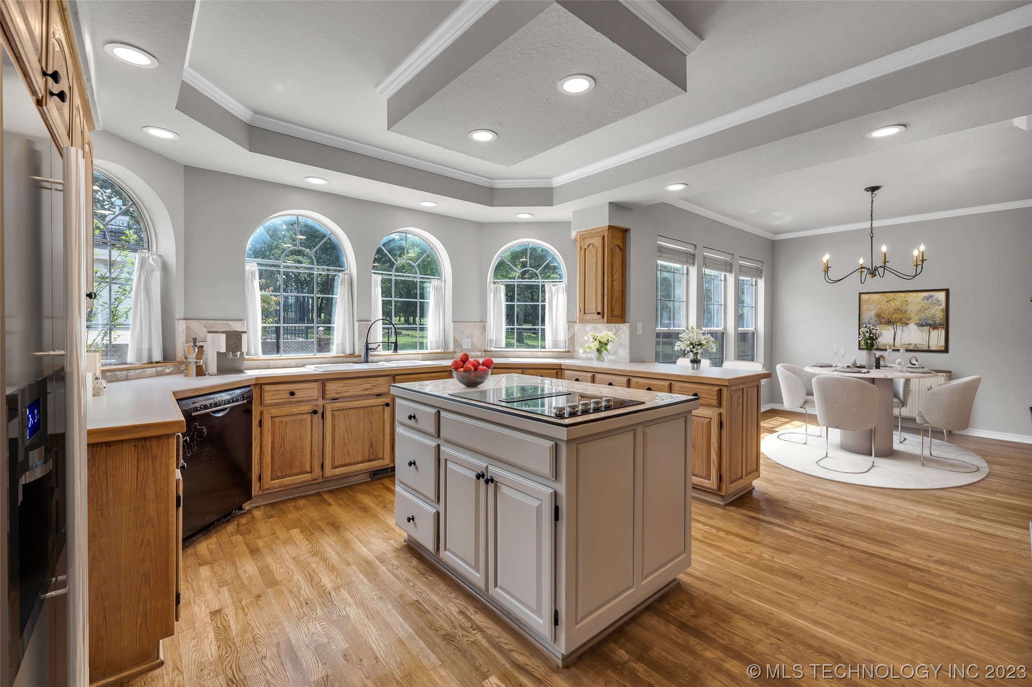 4704 W Oak Leaf Drive