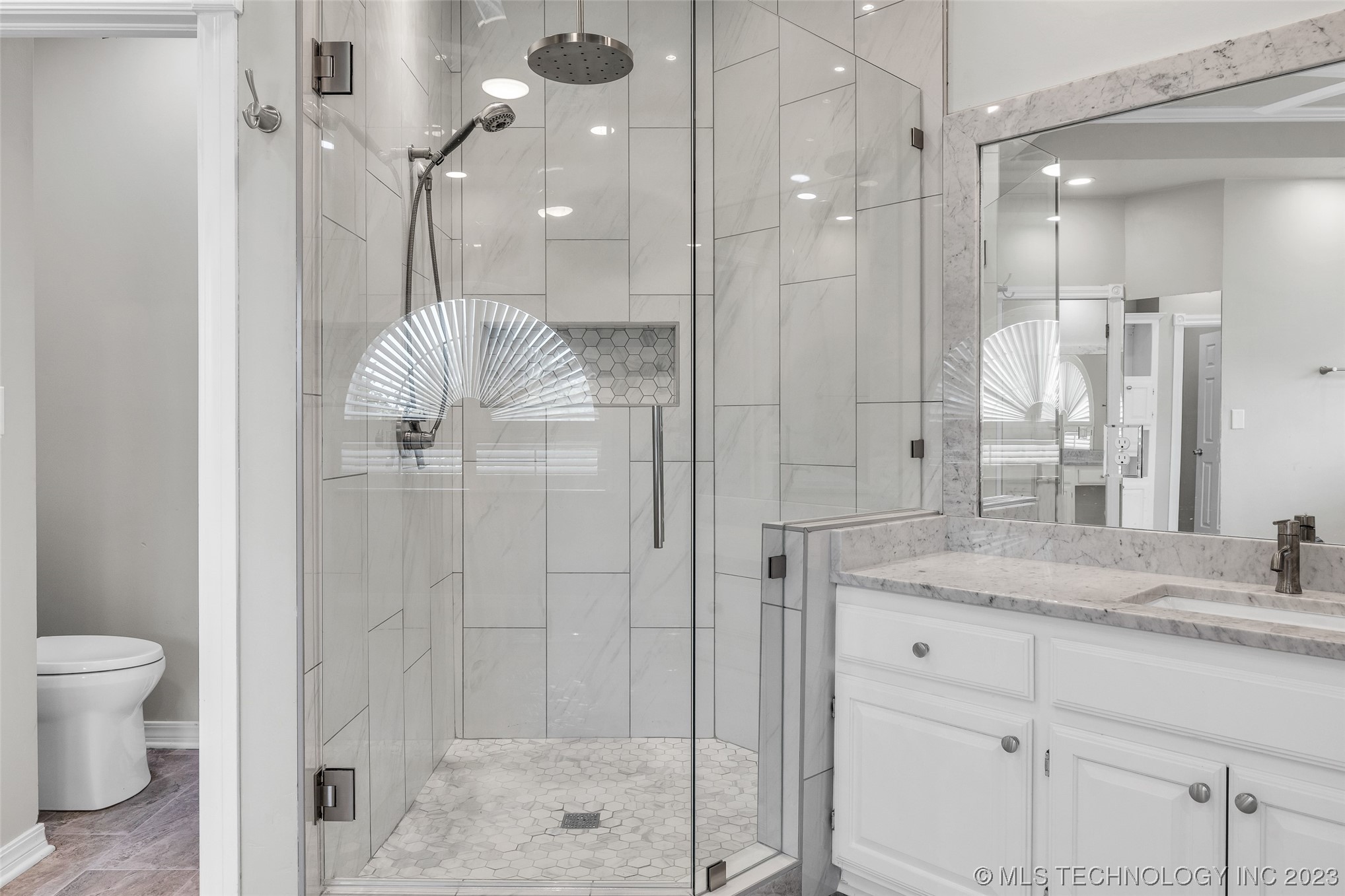 4704 W Oak Leaf Drive